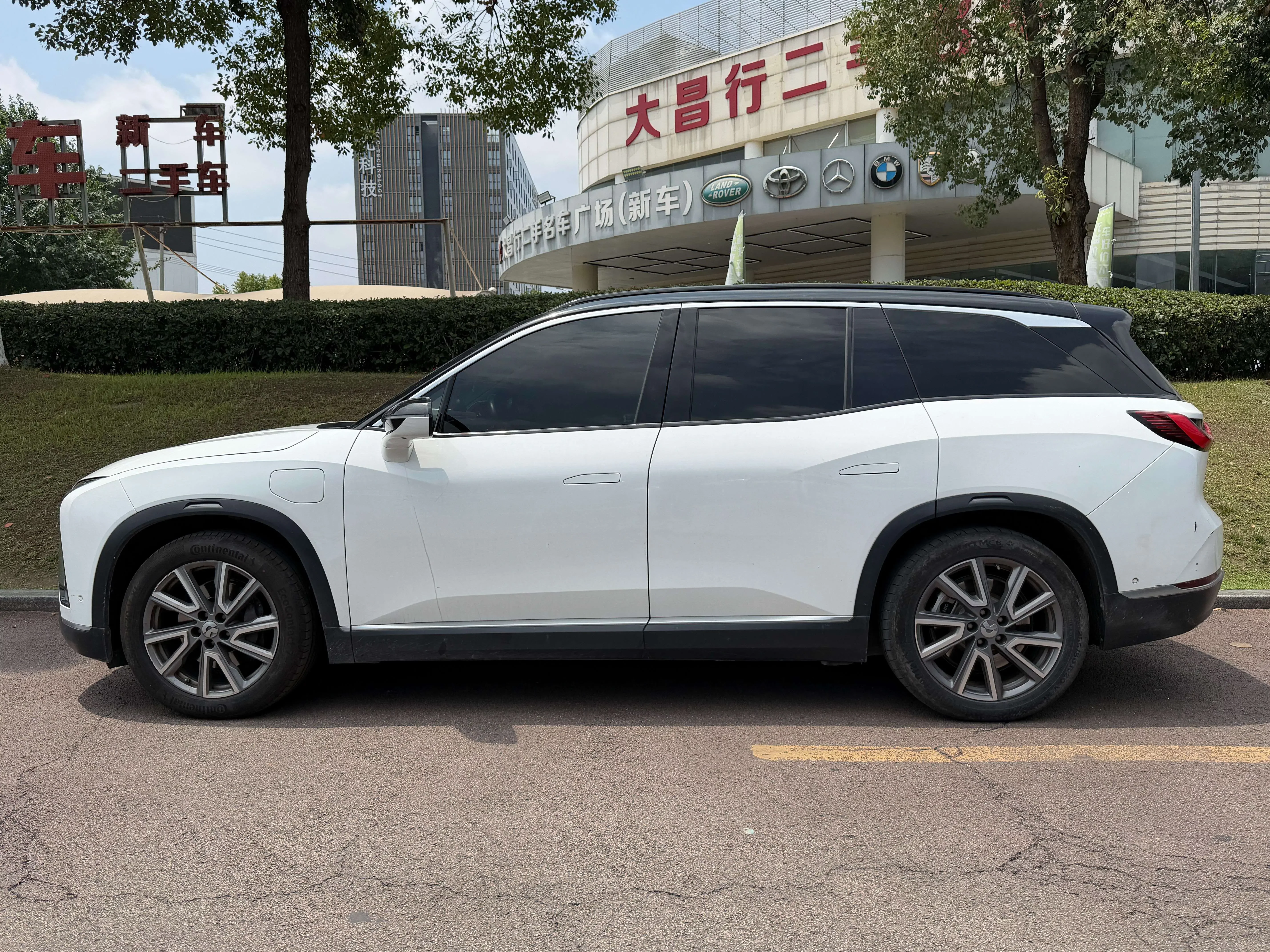 NIO ES8