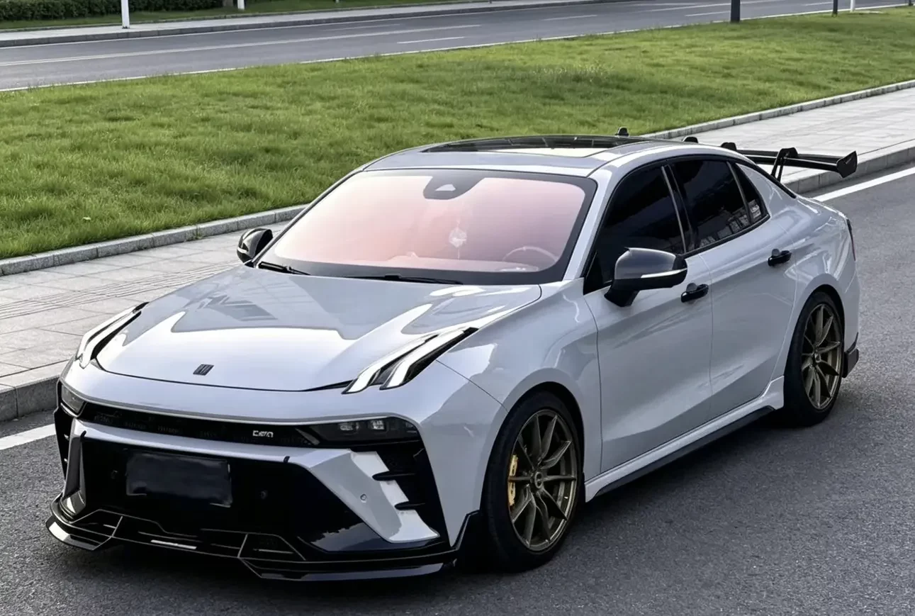 Lynk & Co 03