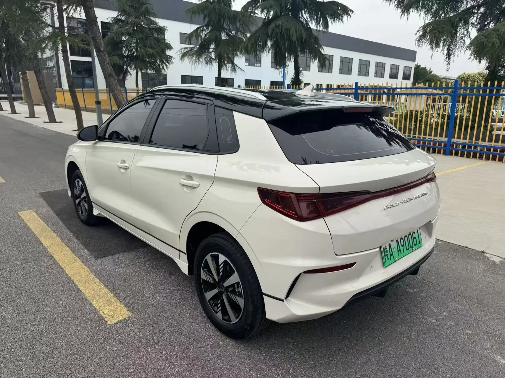 BYD e2