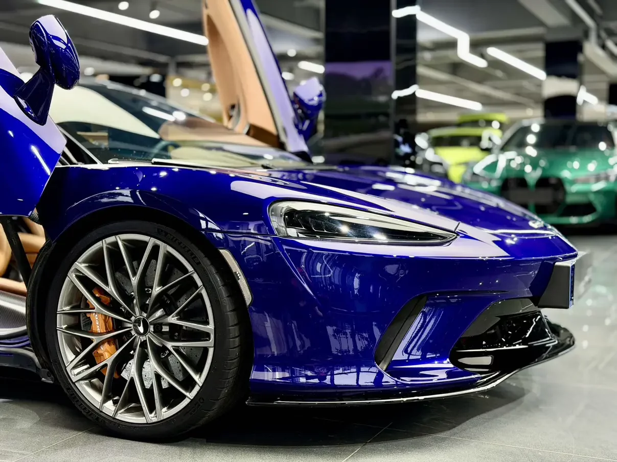 McLaren GT