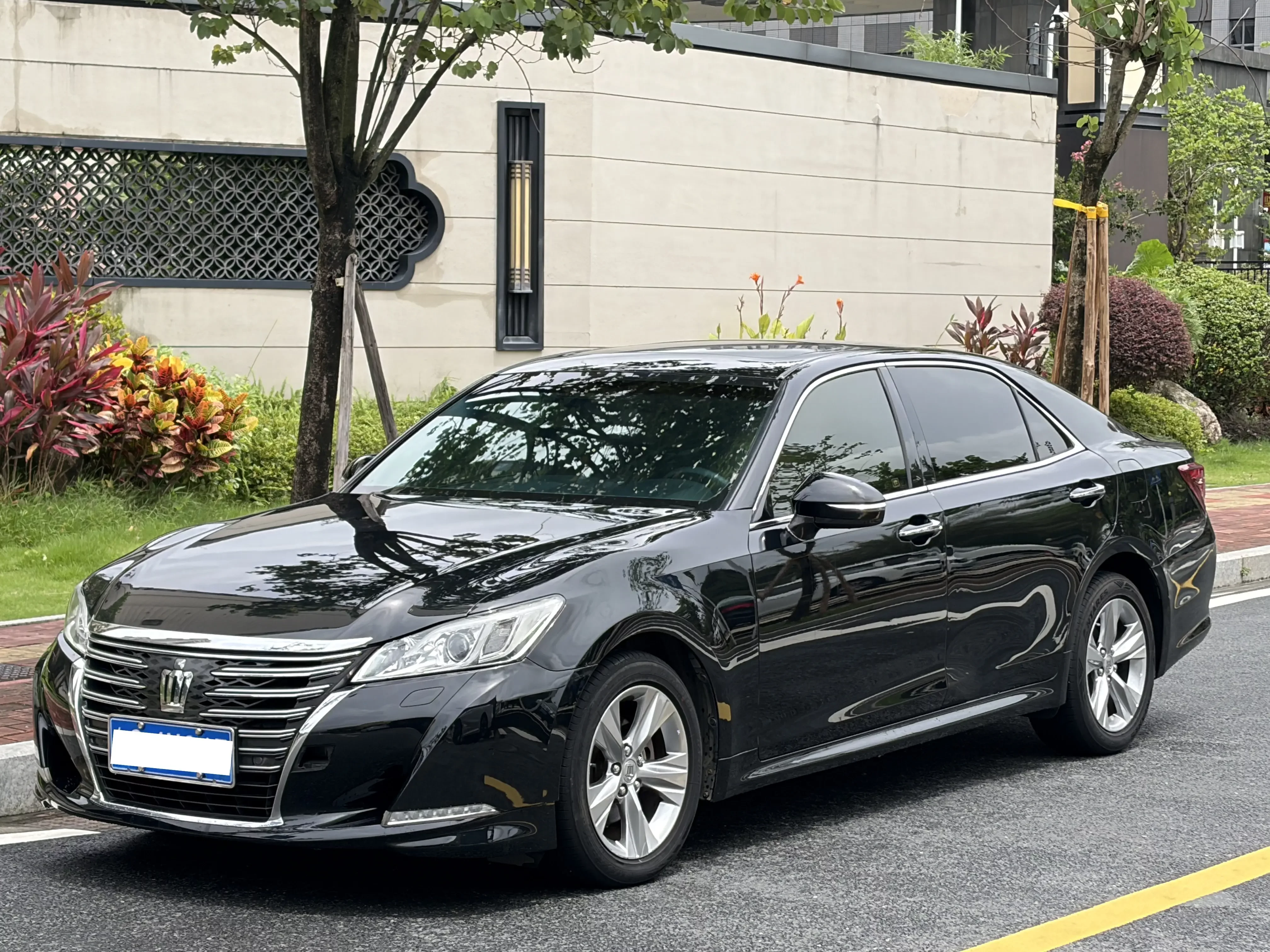 Toyota crown