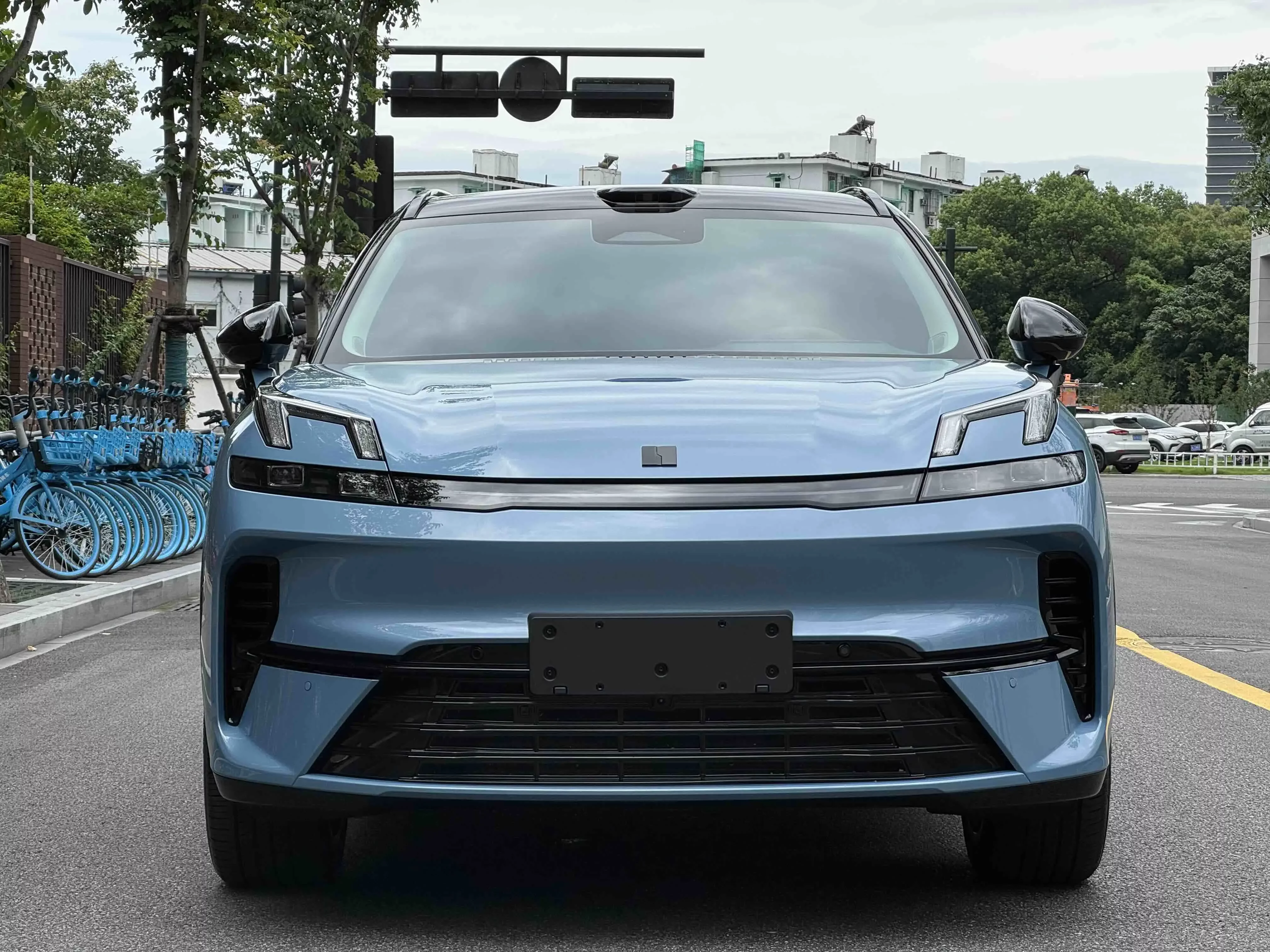 Lynk & Co 08 EM-P
