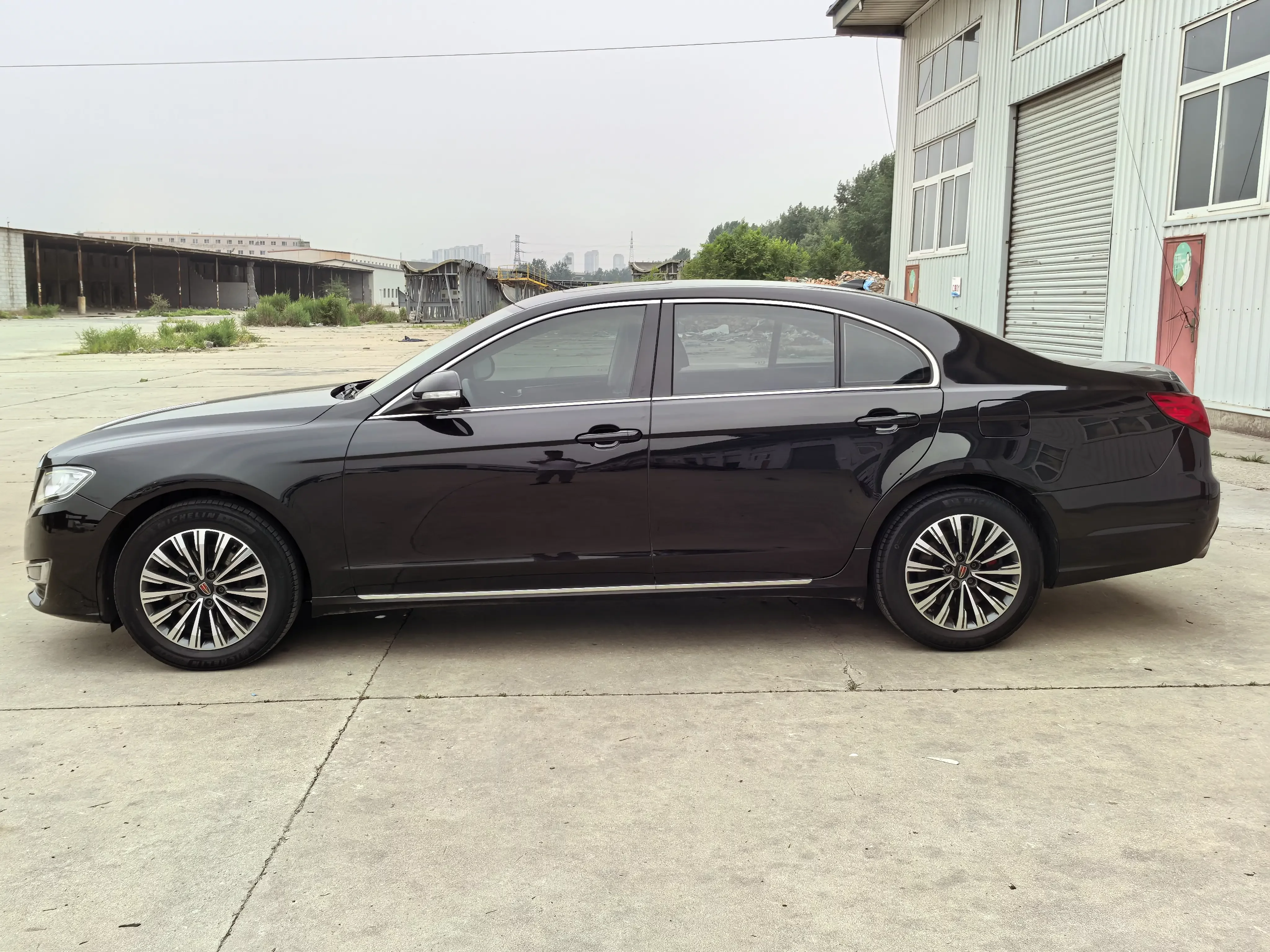 Hongqi H7