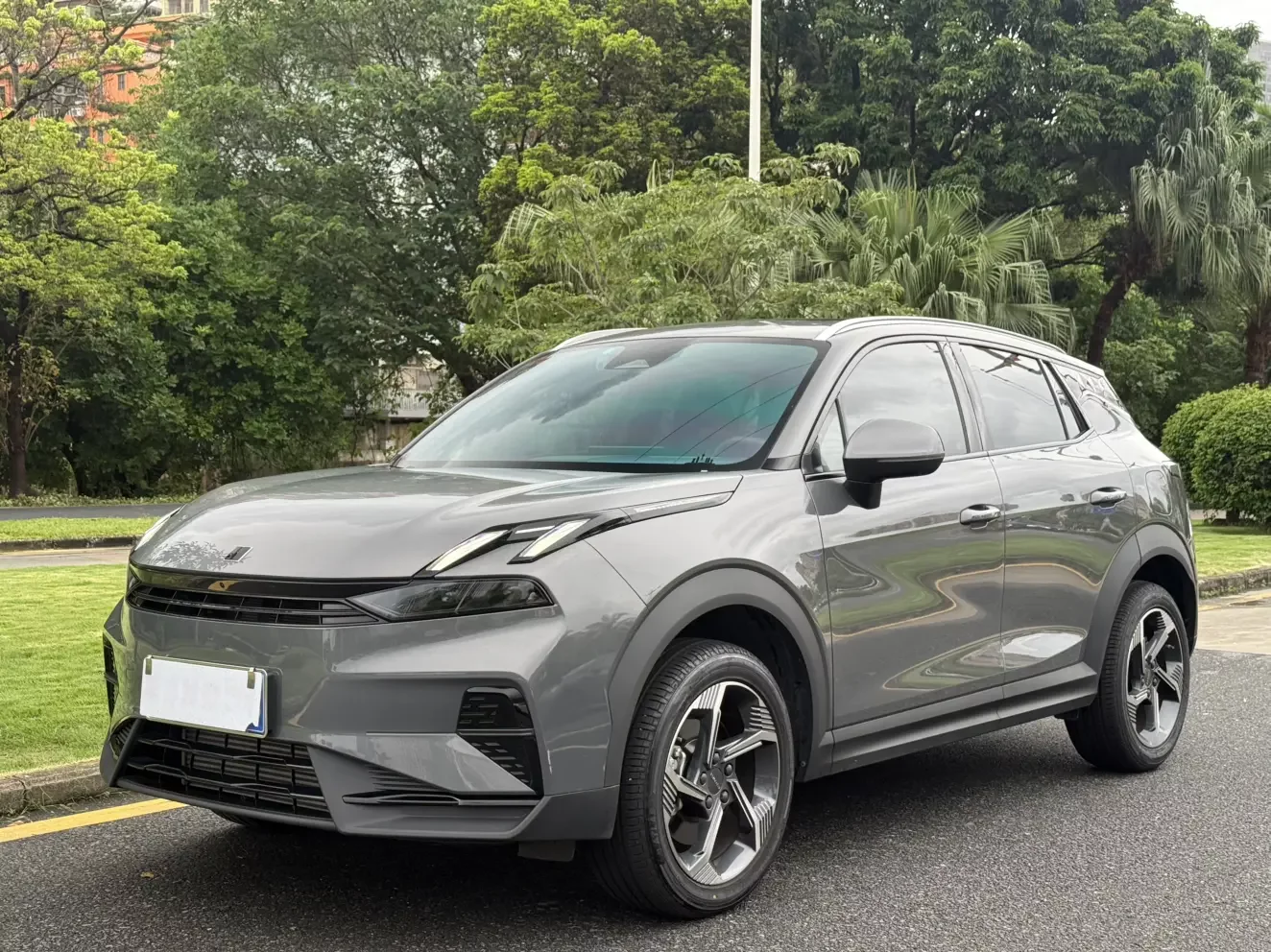 Lynk & Co 06