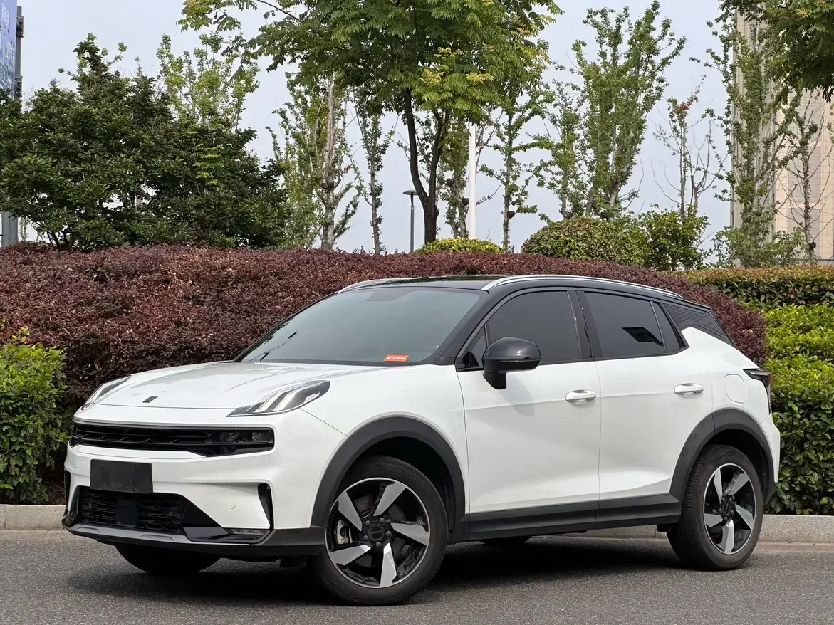 Lynk & Co 06