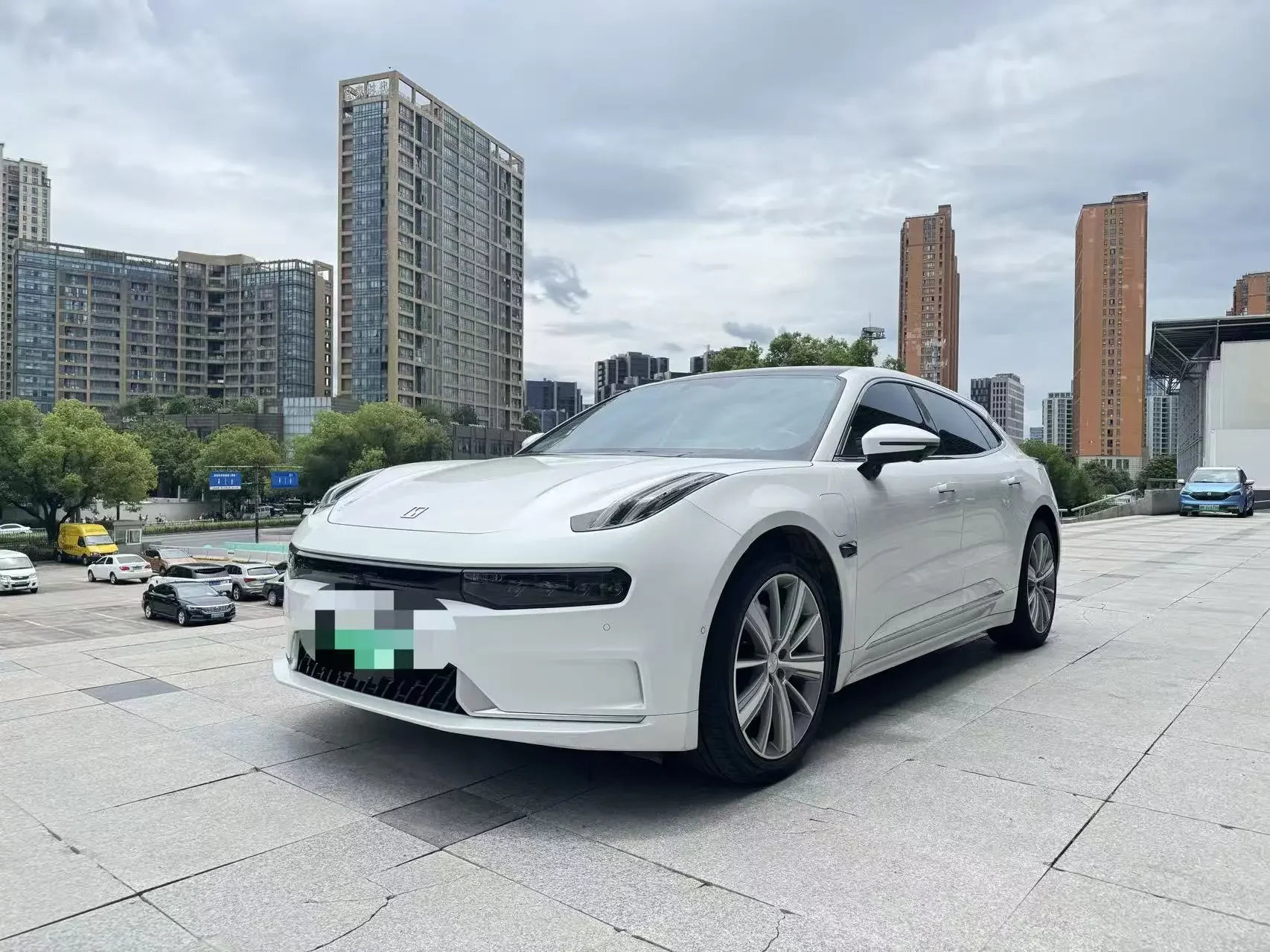 ZEEKR 001