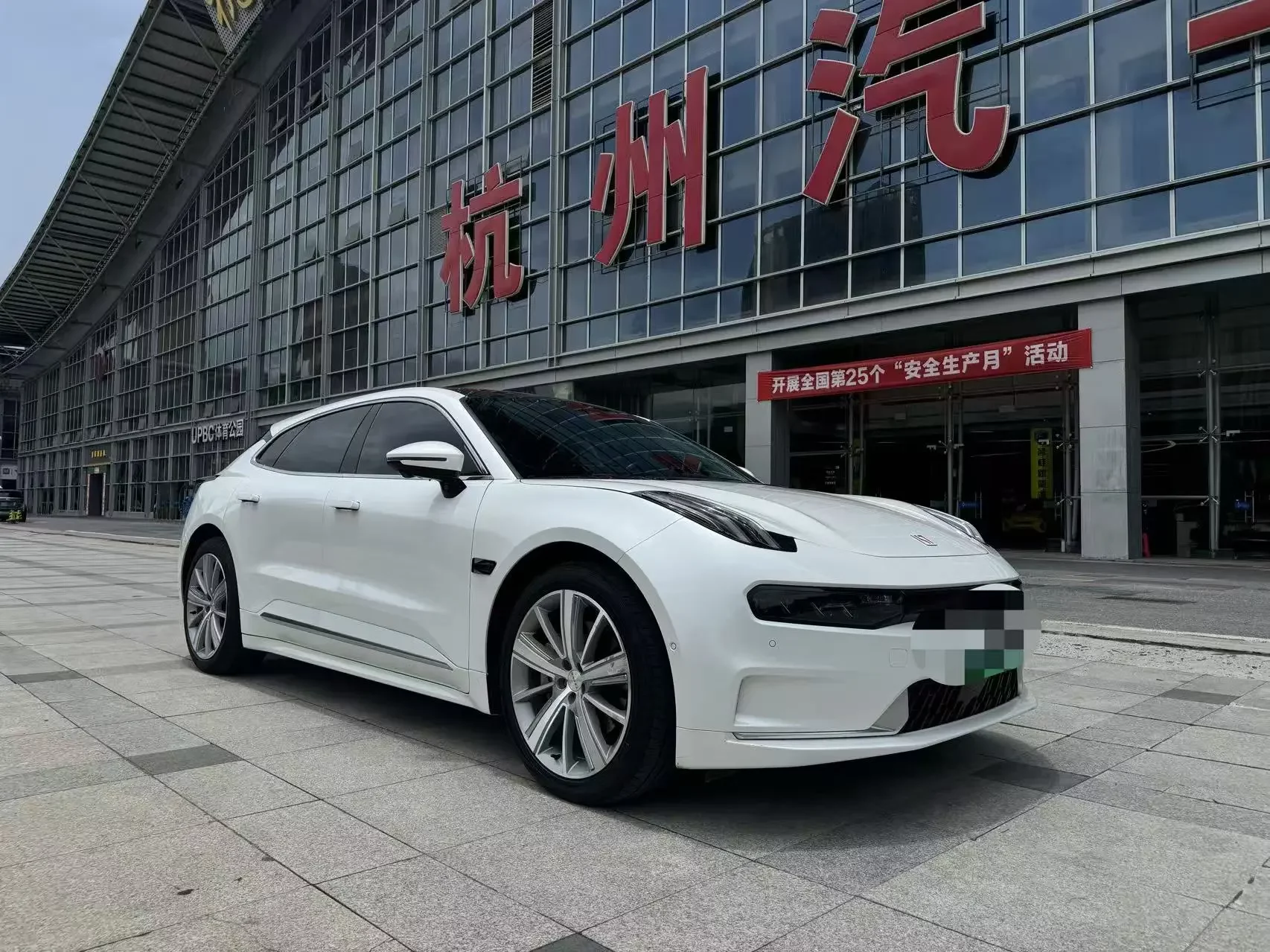ZEEKR 001