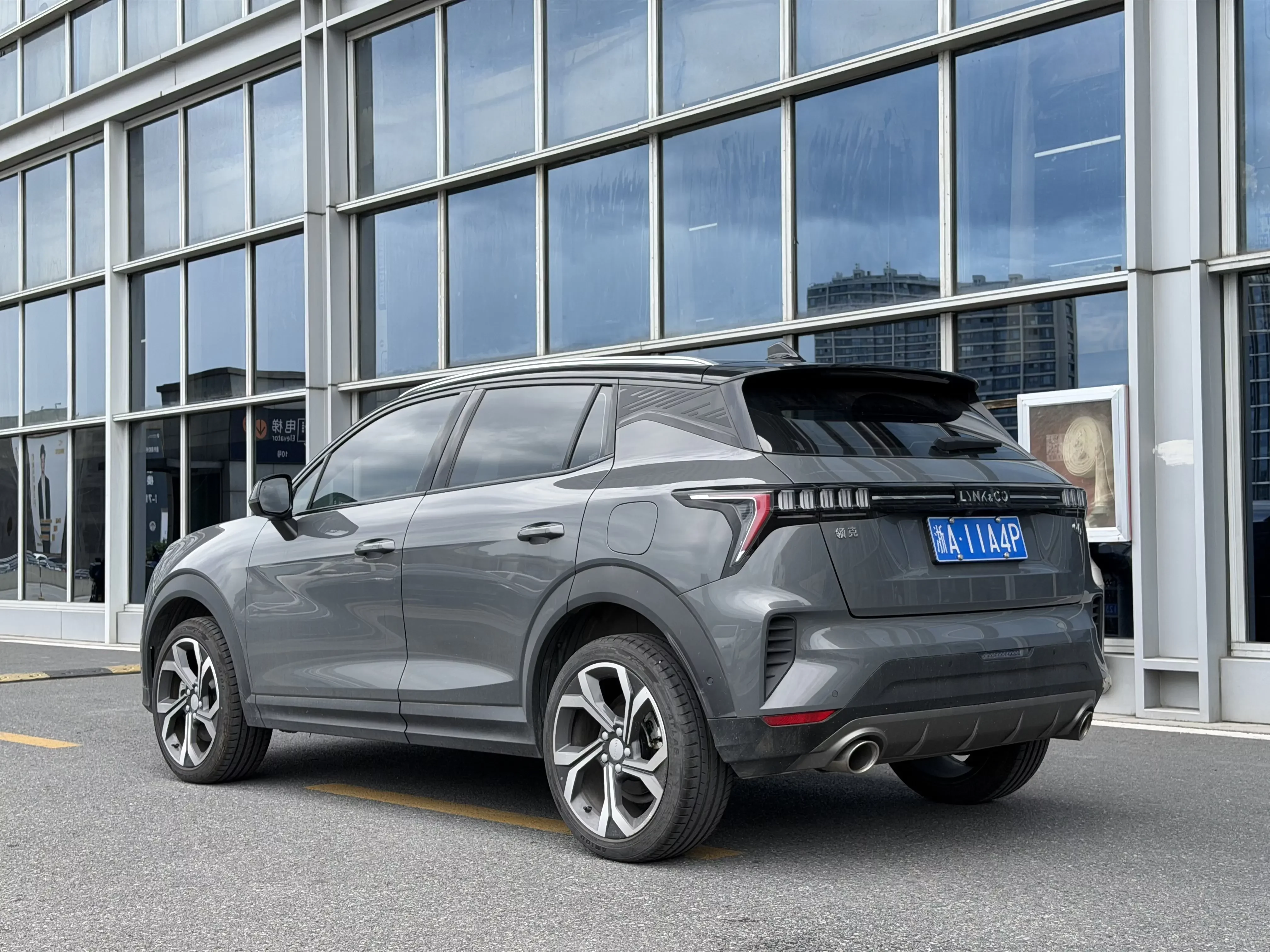 Lynk & Co 06