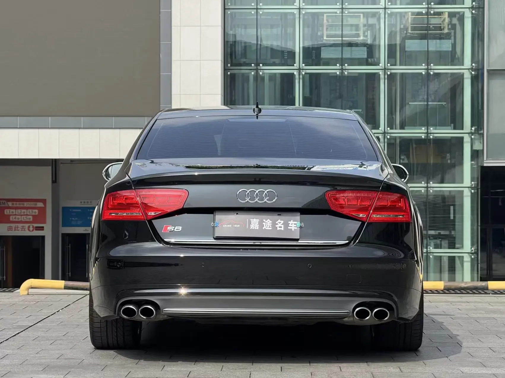 Audi S8