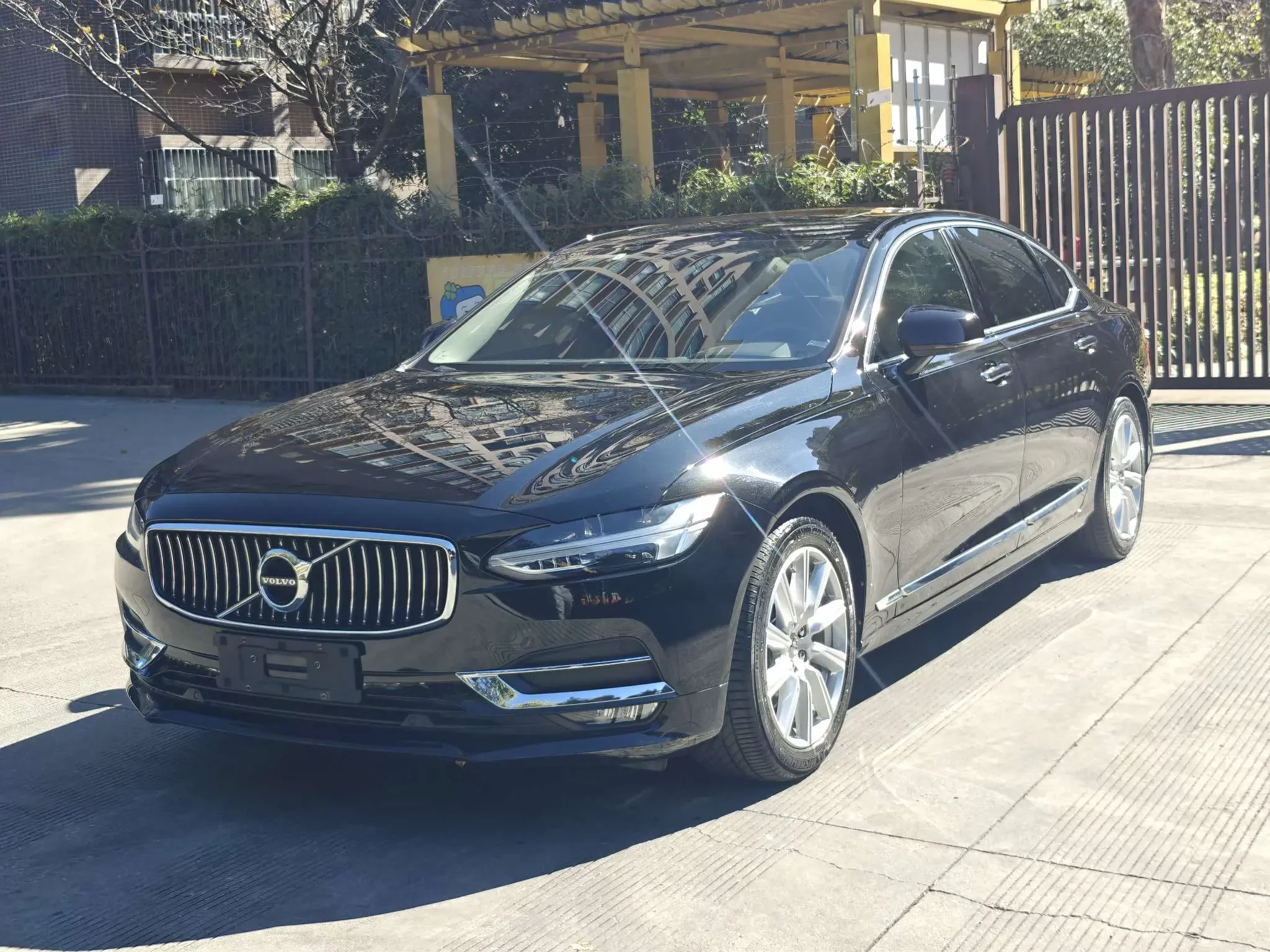 Volvo S90