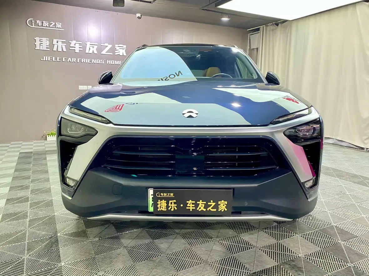 NIO ES8