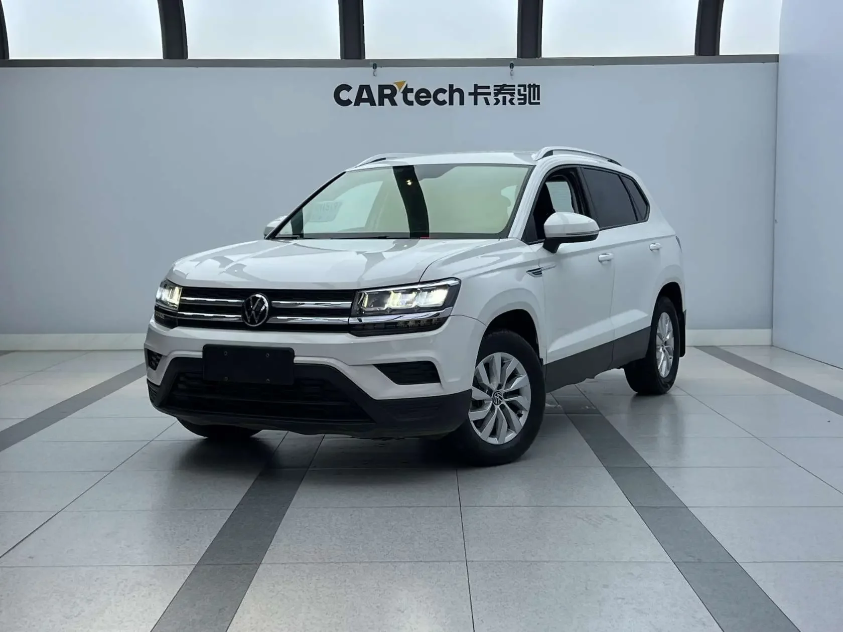 VOLKSWAGEN THARU