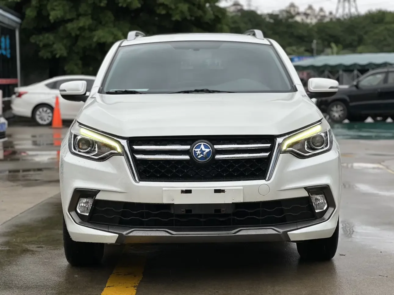 Kai Chen Venucia T70