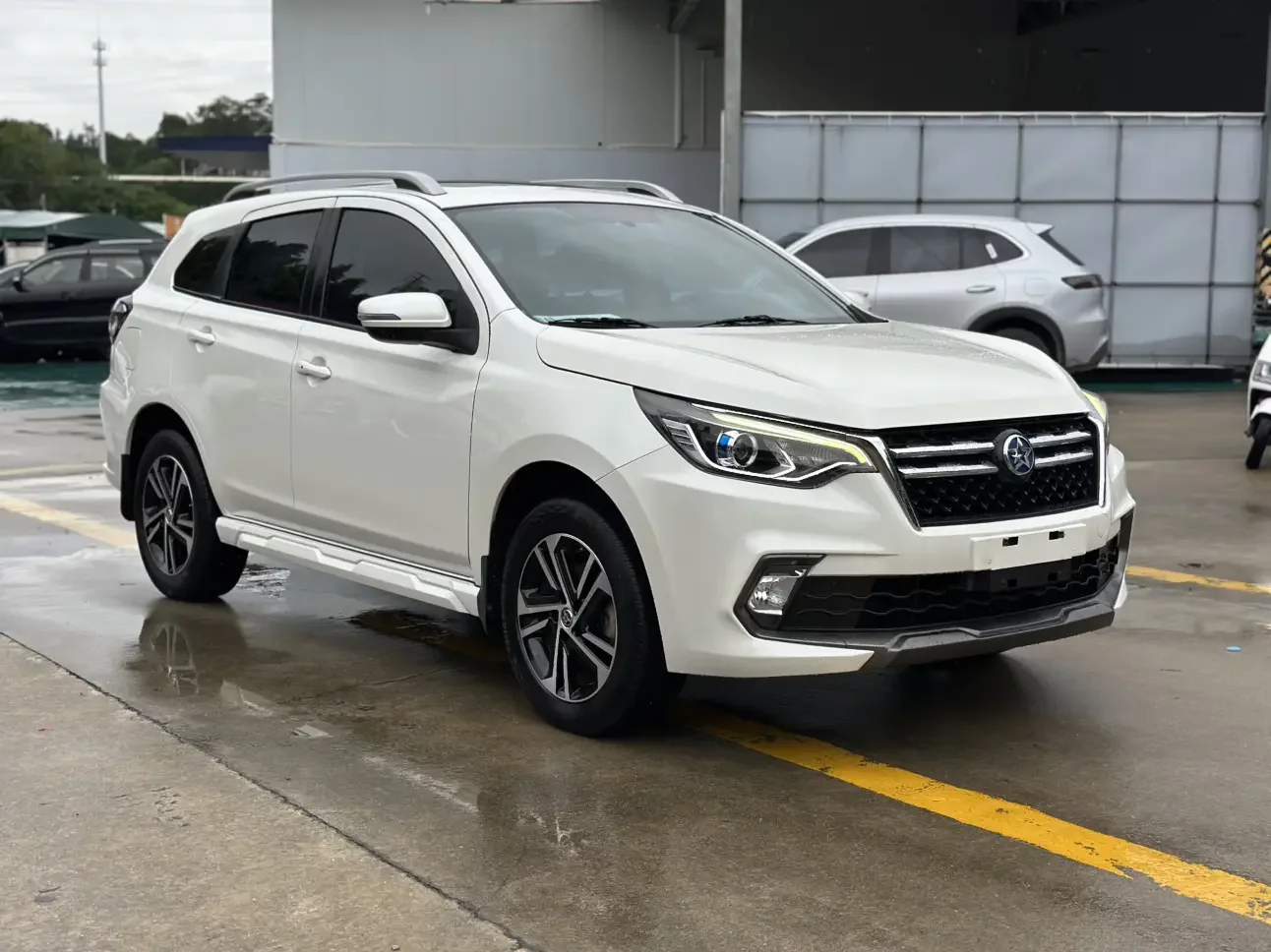 Kai Chen Venucia T70