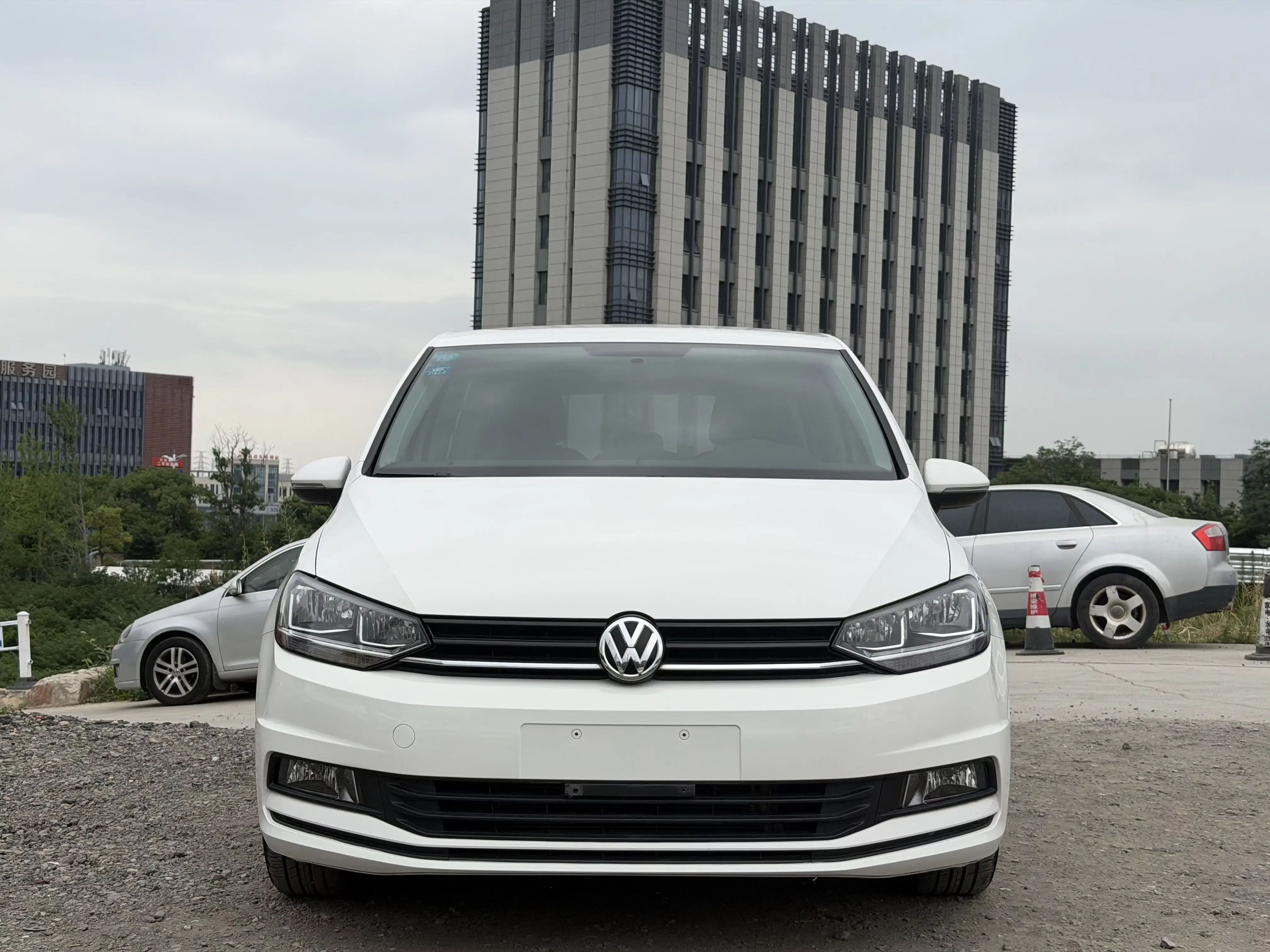 Volkswagen Touran L  из Китая