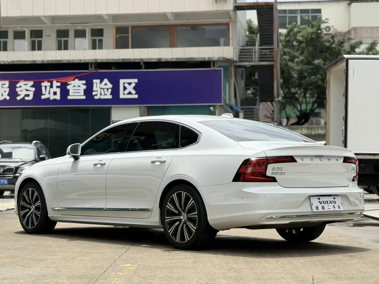Volvo S90