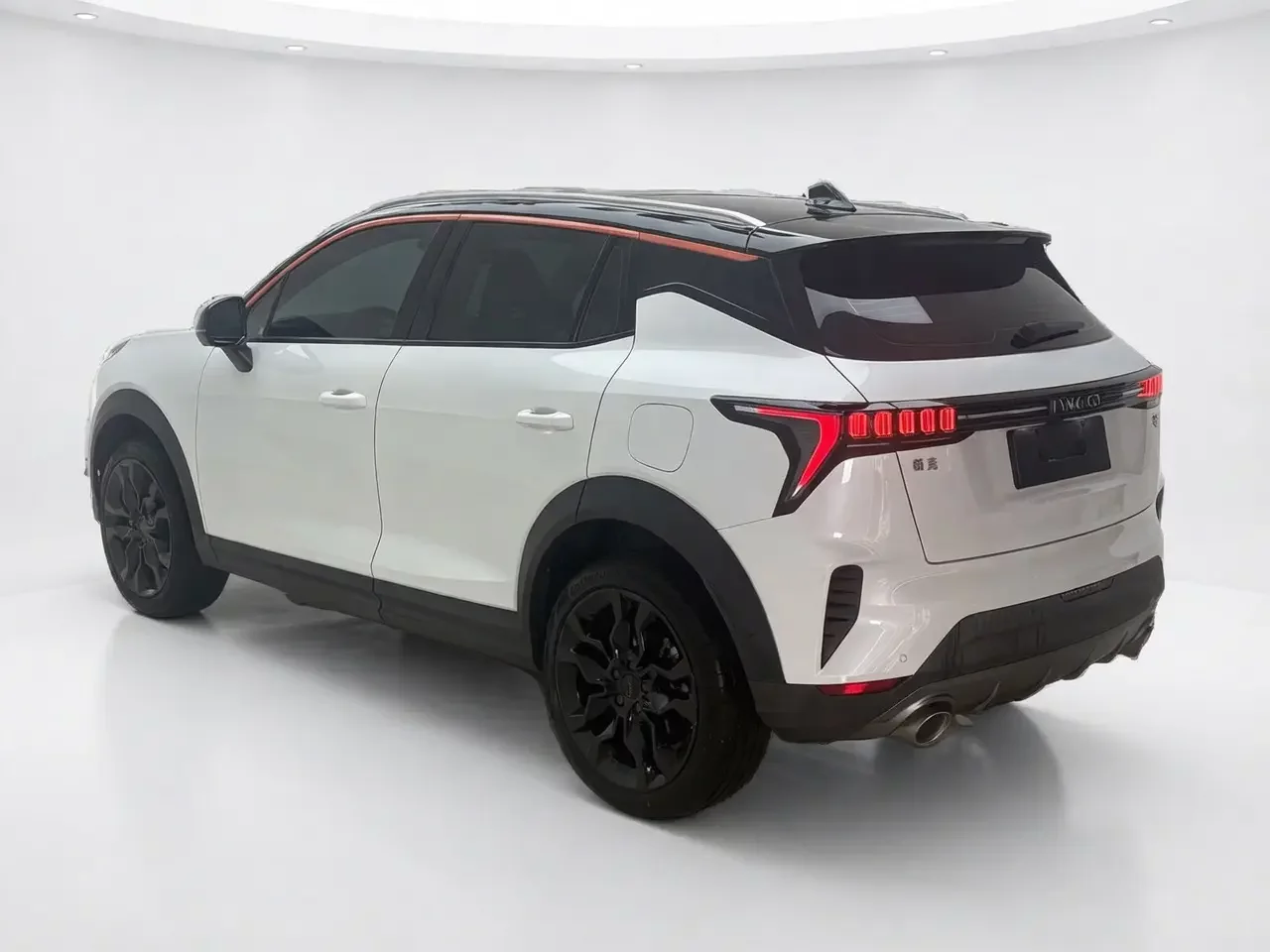 Lynk & Co 06