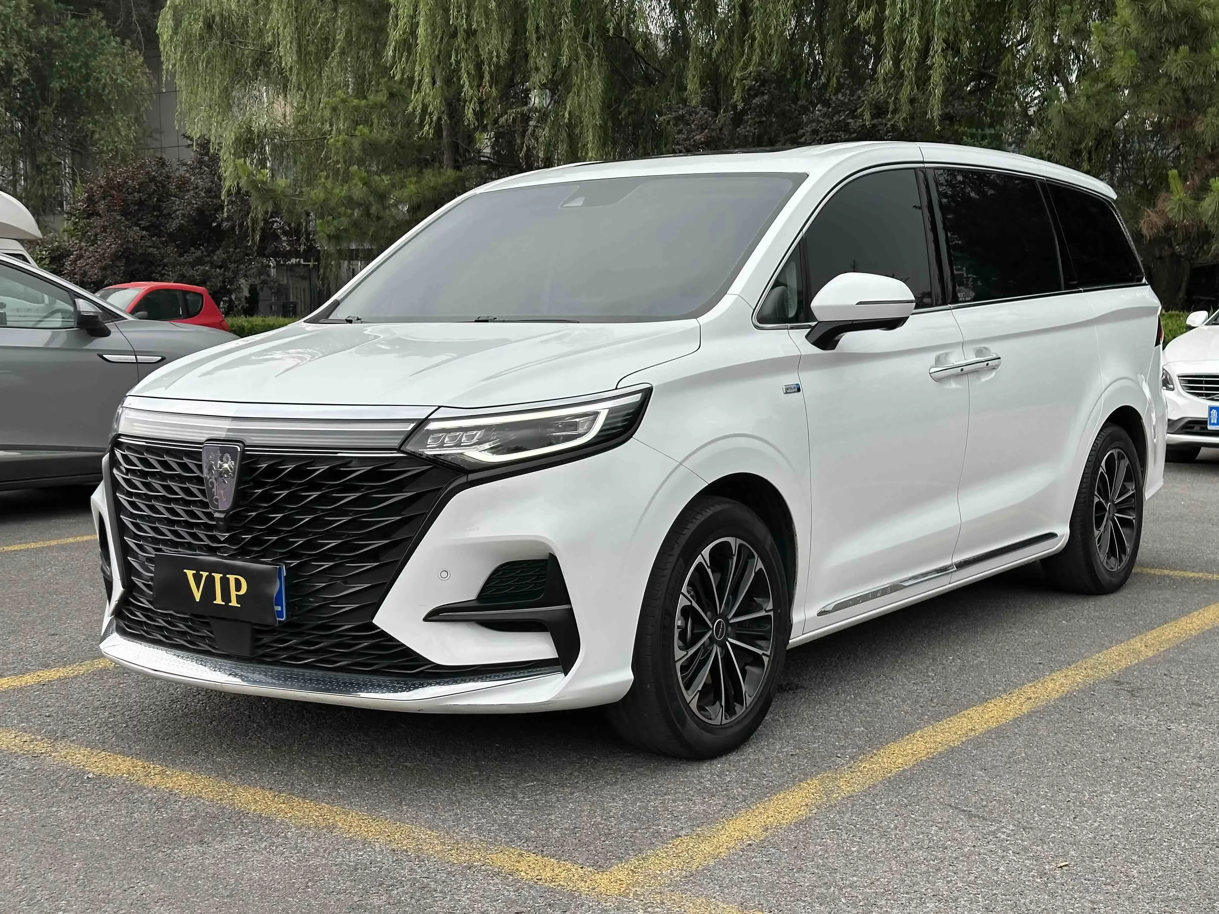 Roewe iMAX8
