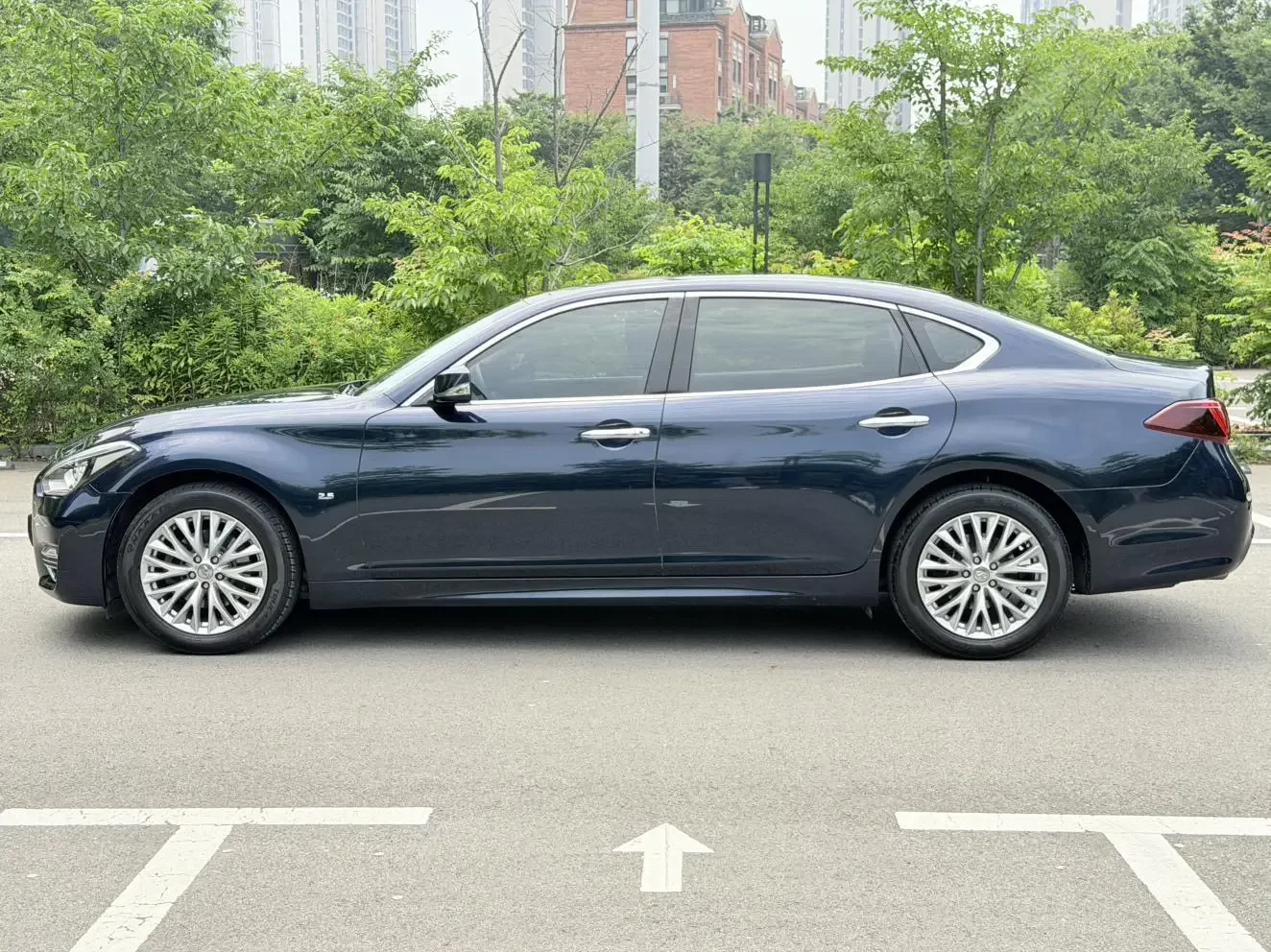 Infiniti Q70