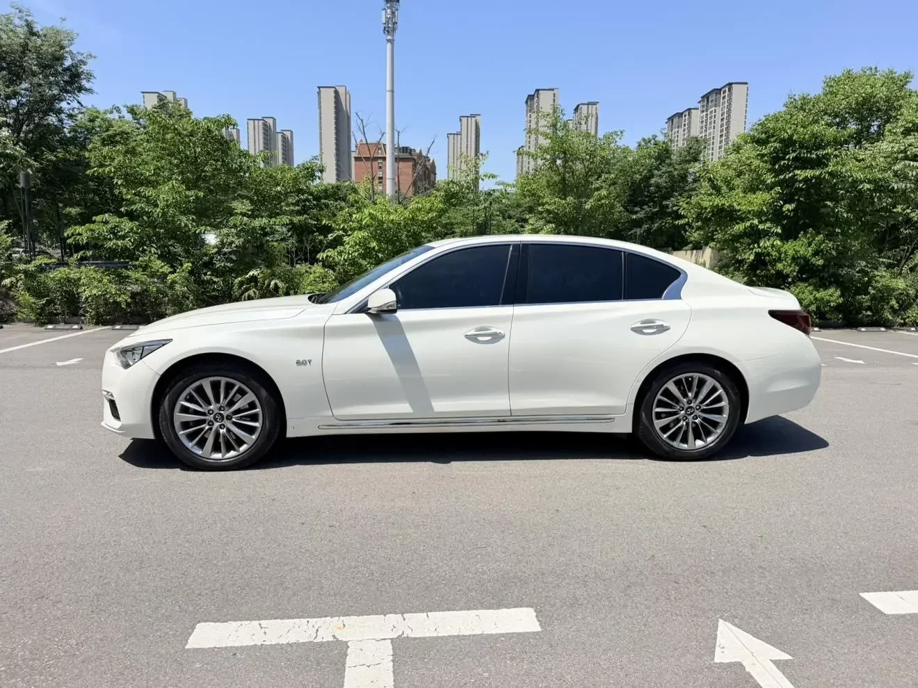 Infiniti Q50L