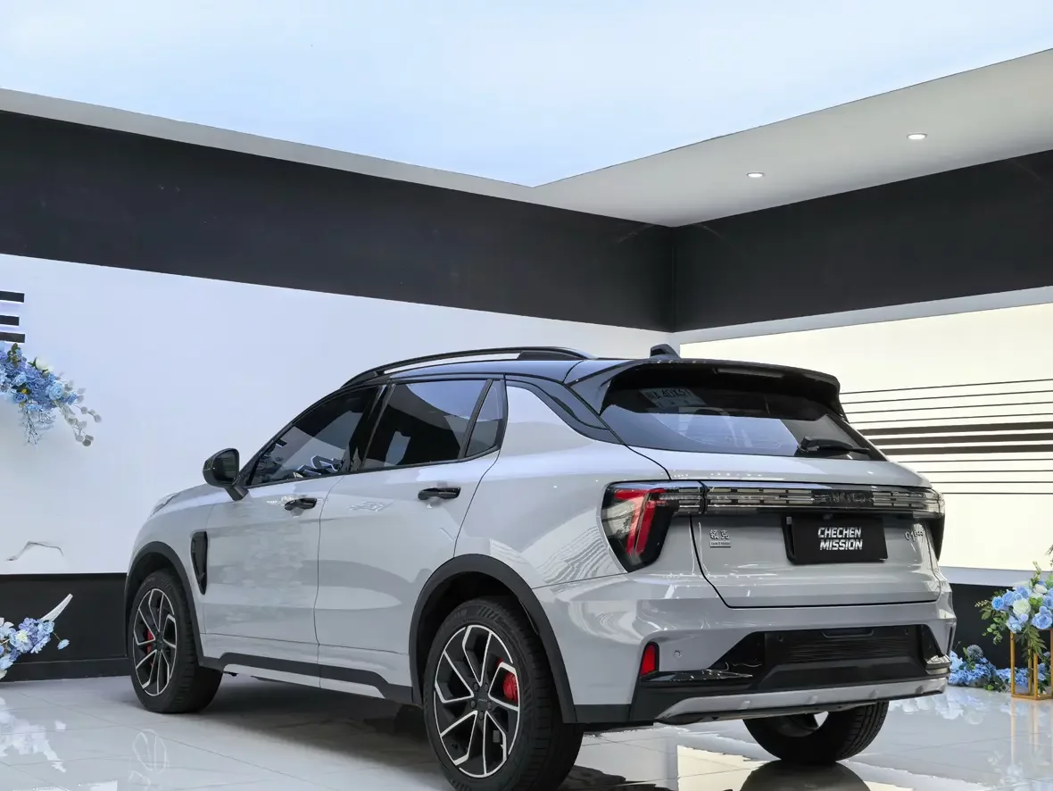 Lynk & Co 01