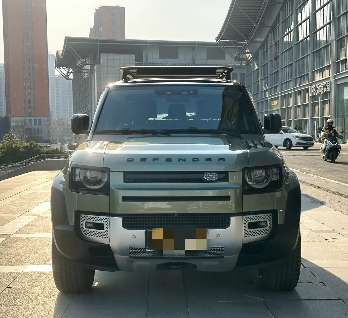 Land Rover guard
