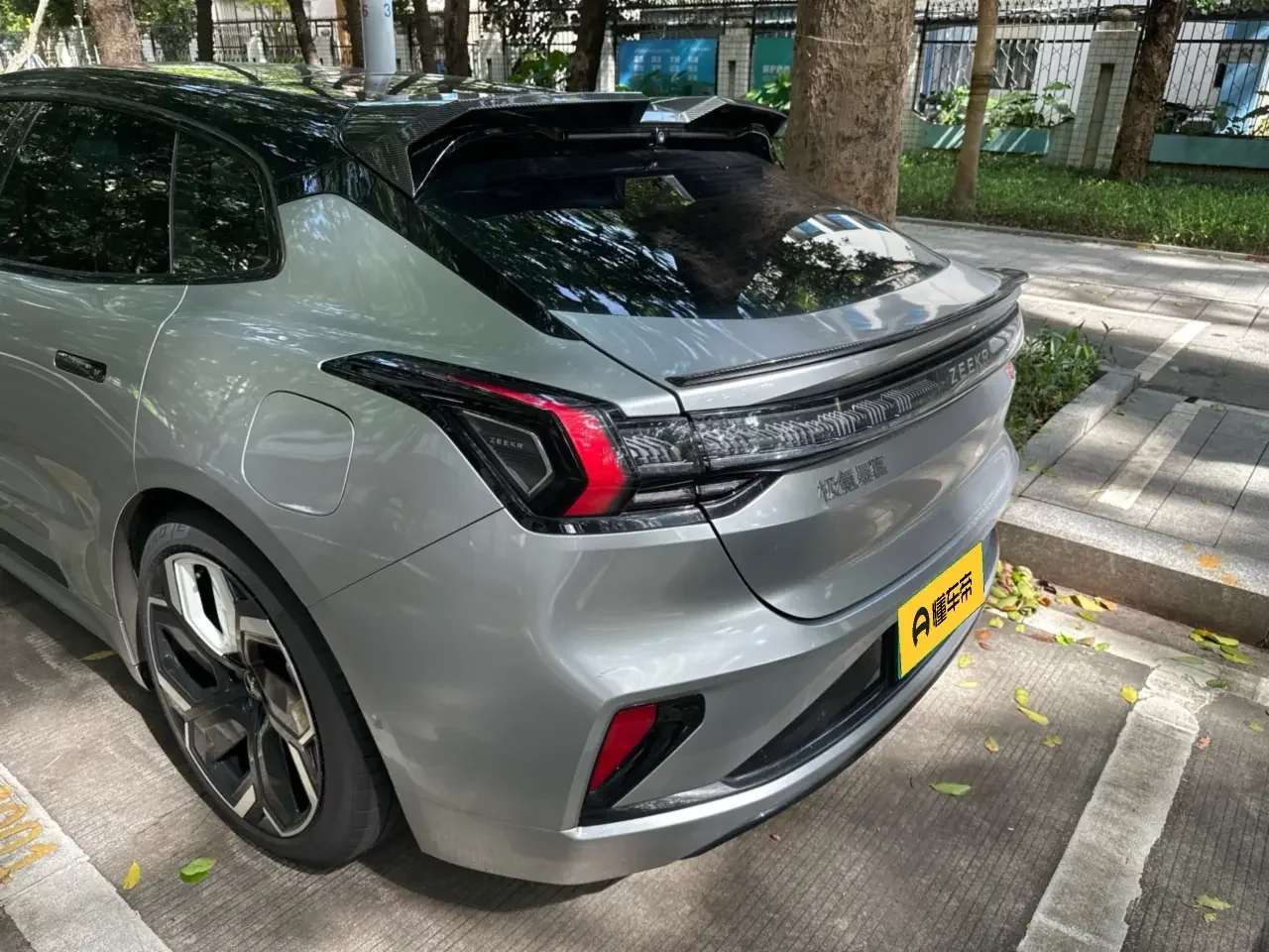 ZEEKR 001