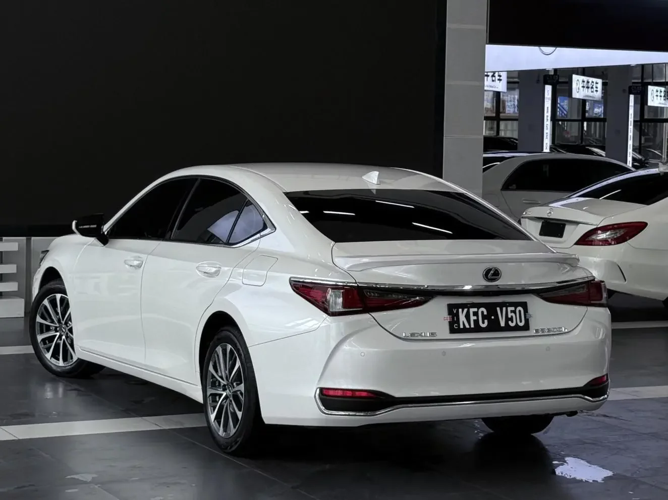 Lexus ES