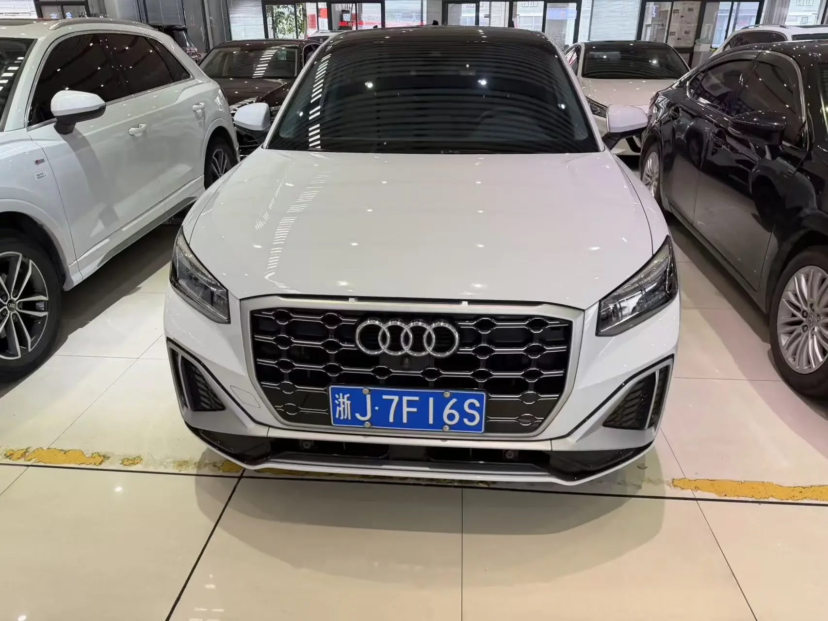 Audi Q2L