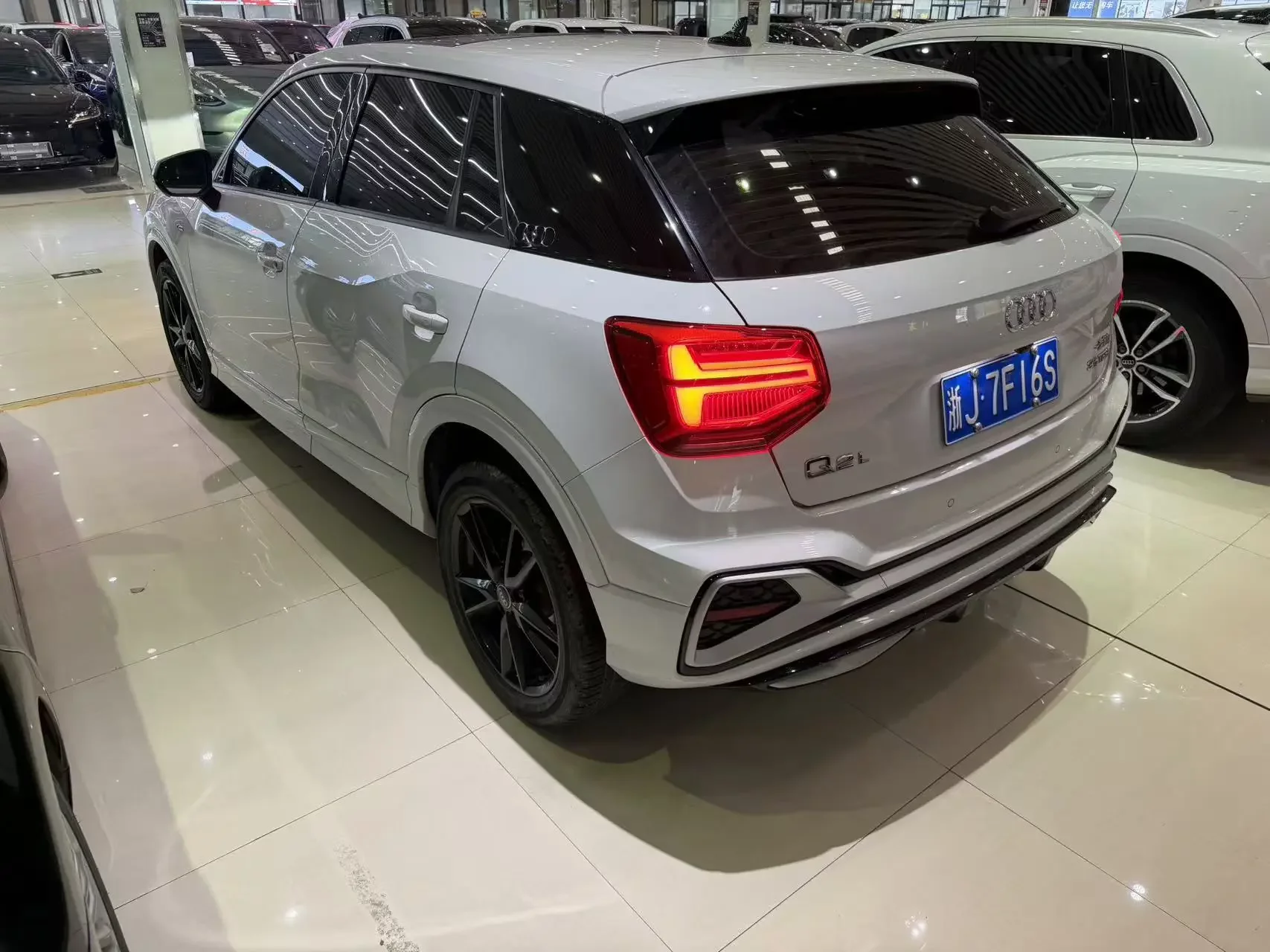 Audi Q2L