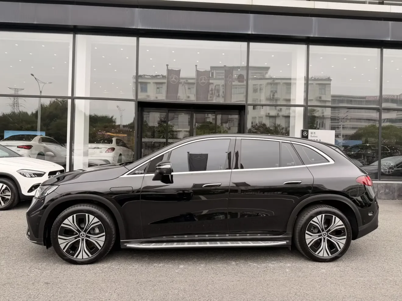 Mercedes-Benz EQE SUV