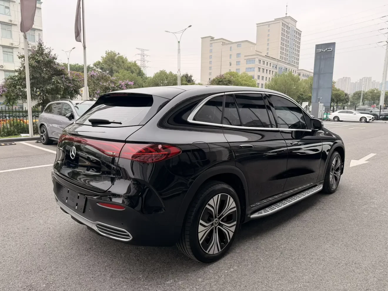 Mercedes-Benz EQE SUV
