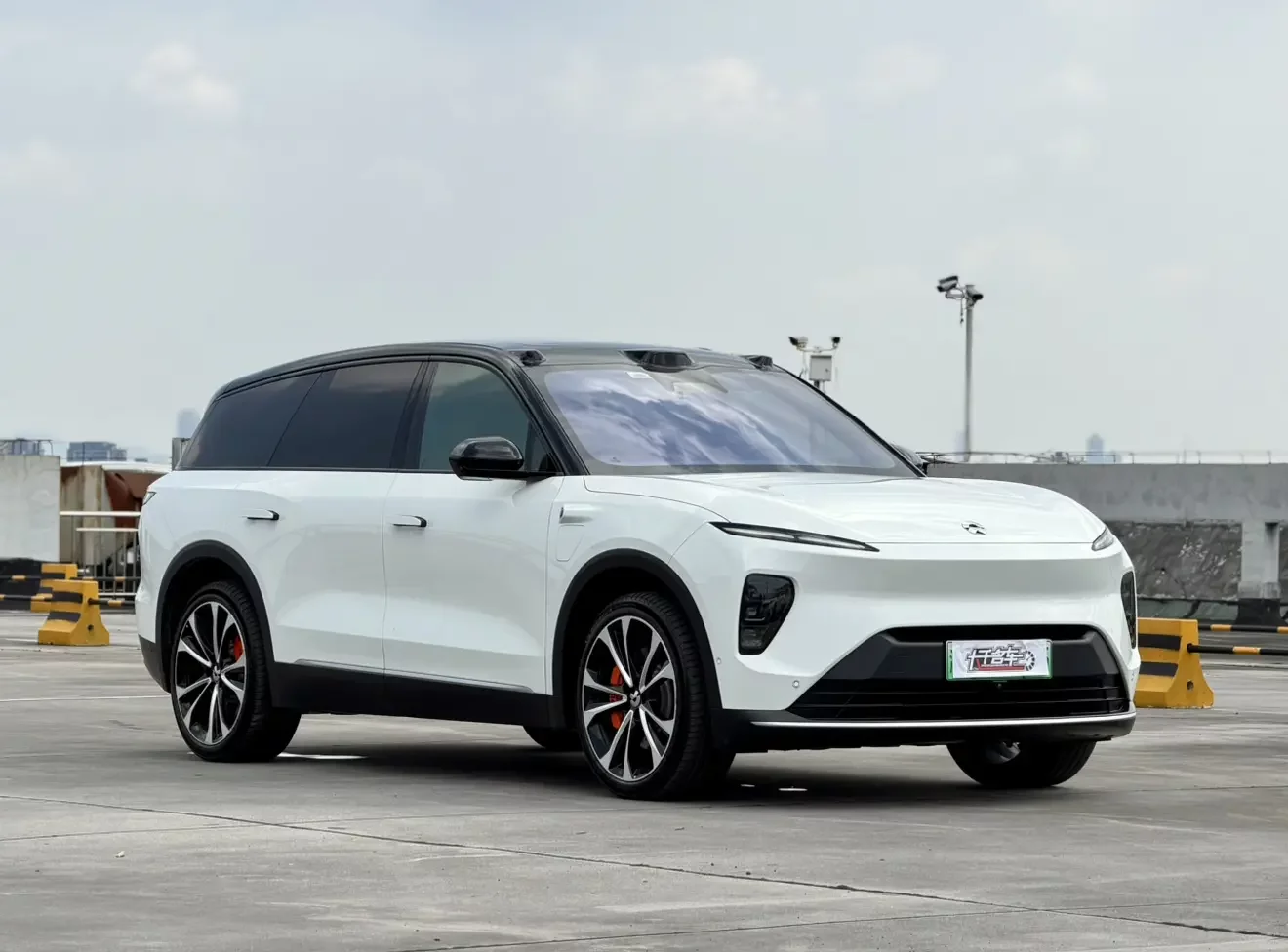 NIO ES8