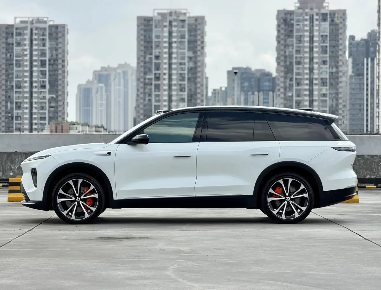 NIO ES8