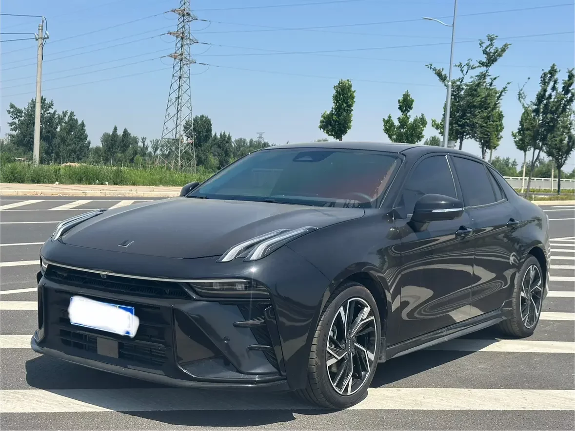 Lynk & Co 03