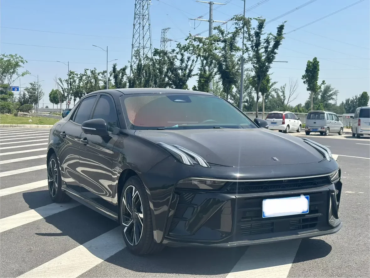 Lynk & Co 03