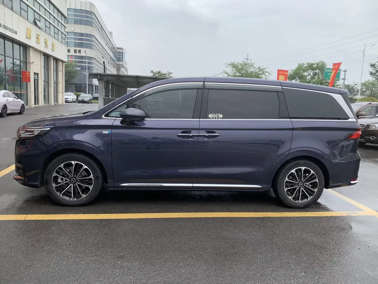 Roewe iMAX8