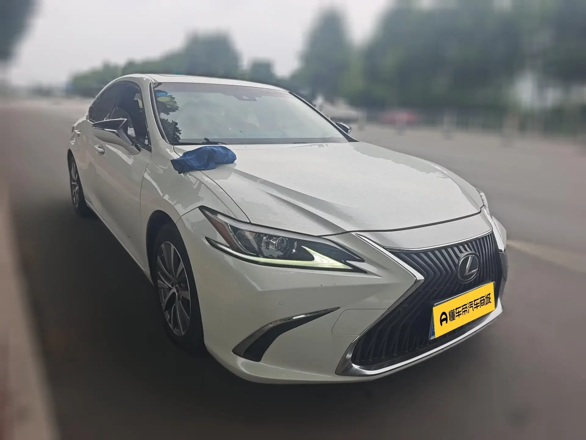 Lexus ES