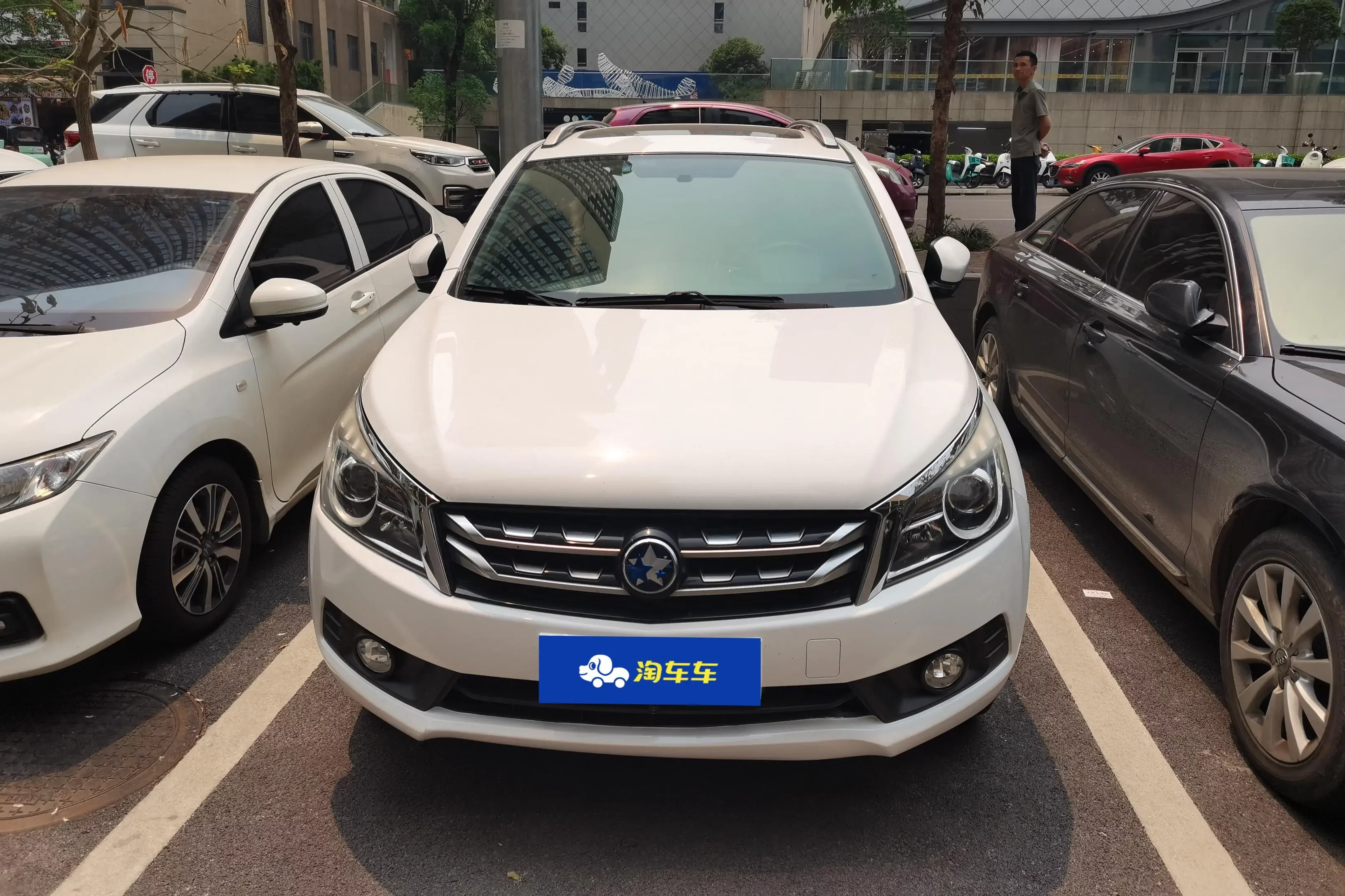 Kai Chen Venucia T70