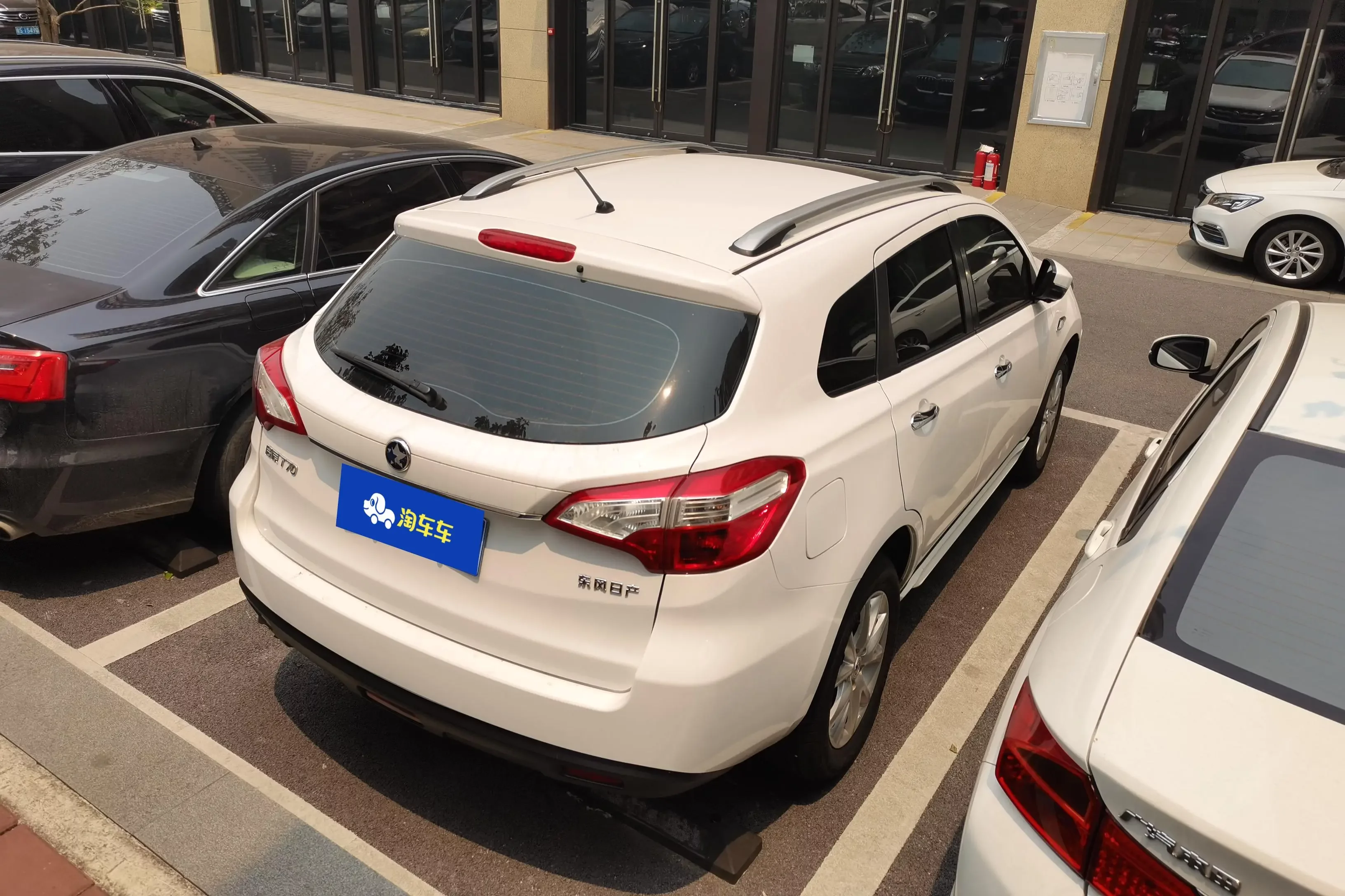 Kai Chen Venucia T70