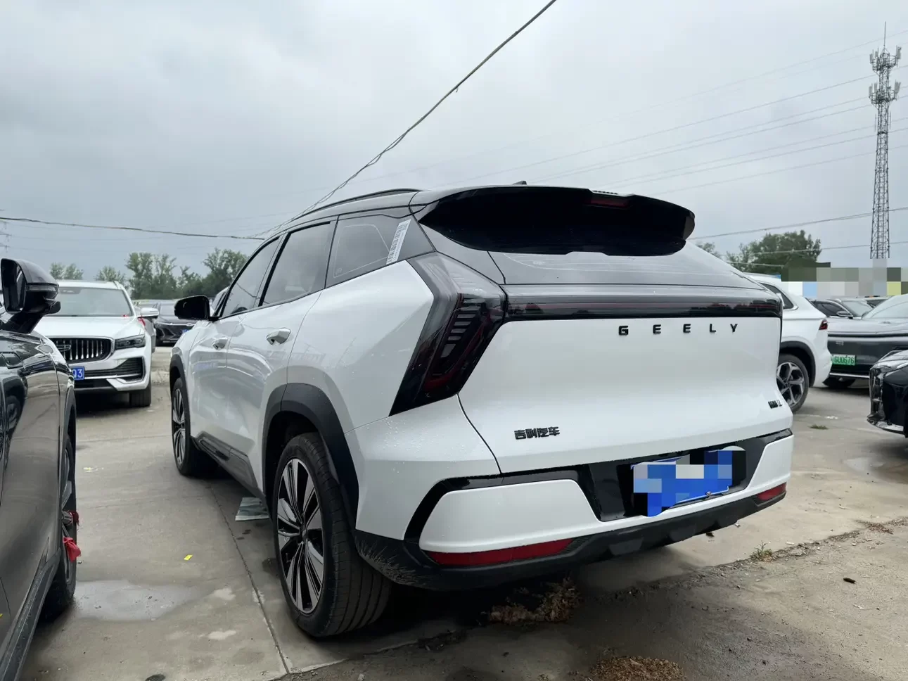 Geely Atlas L