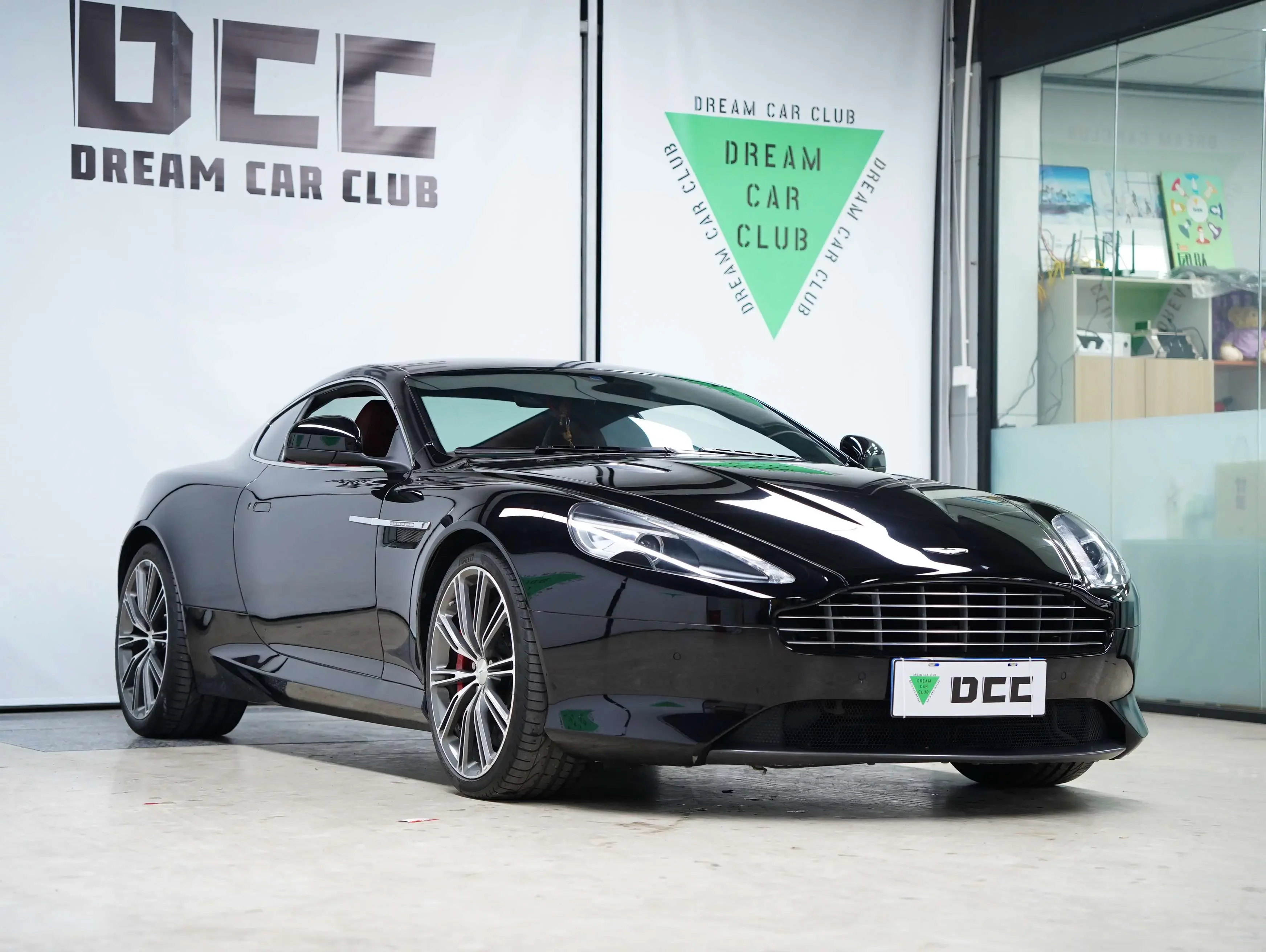 Aston Martin DB9