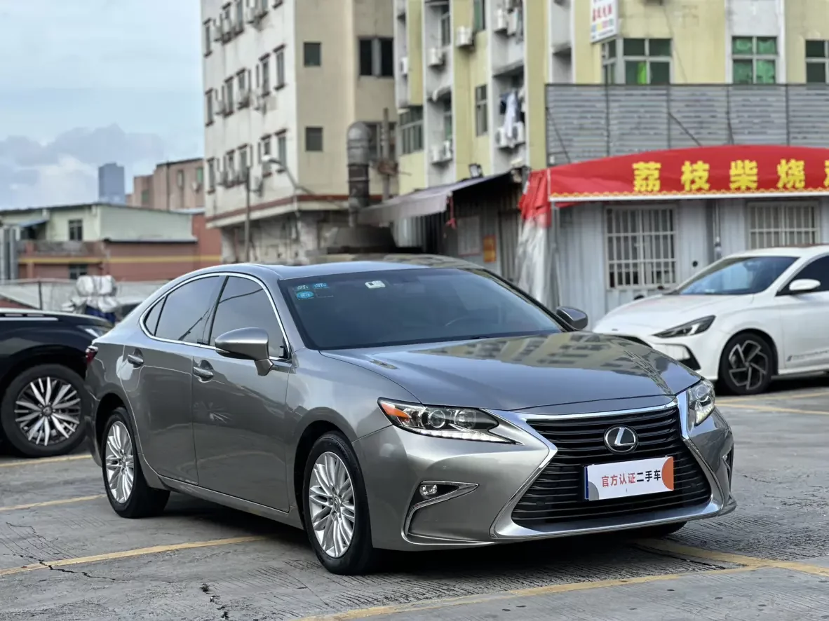 Lexus ES
