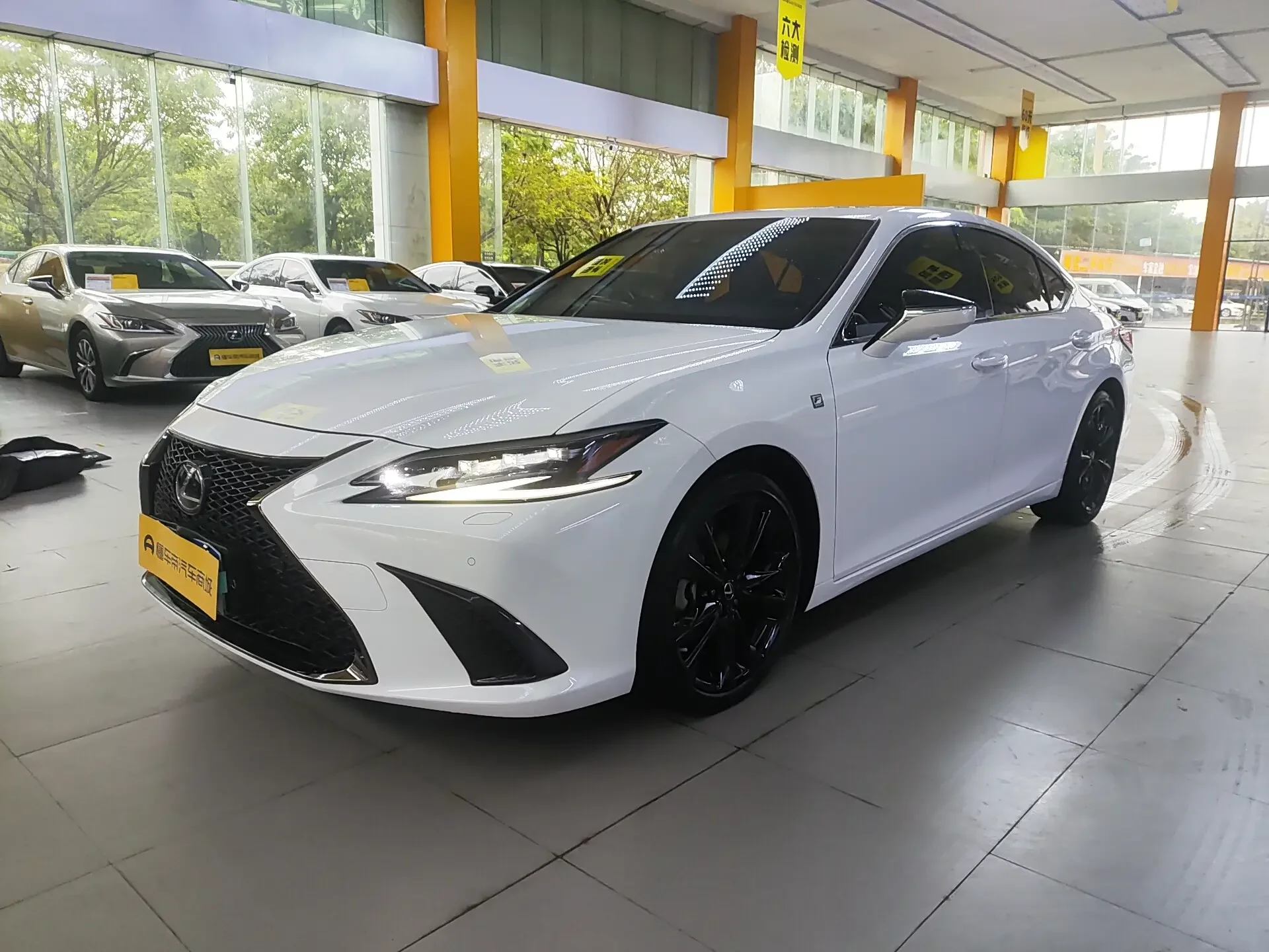 Lexus ES