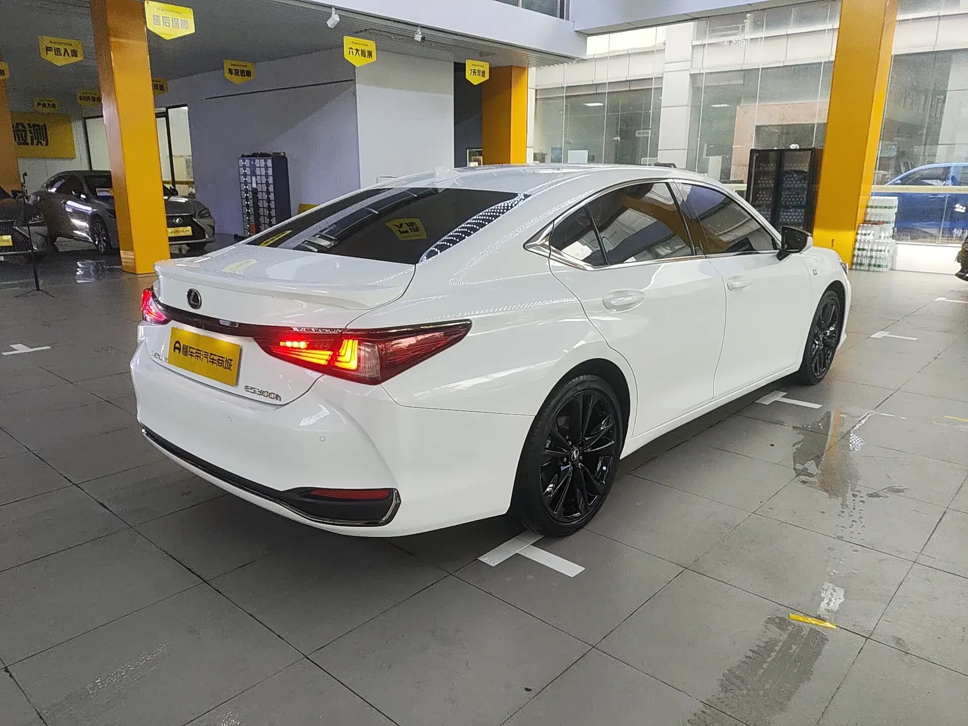 Lexus ES