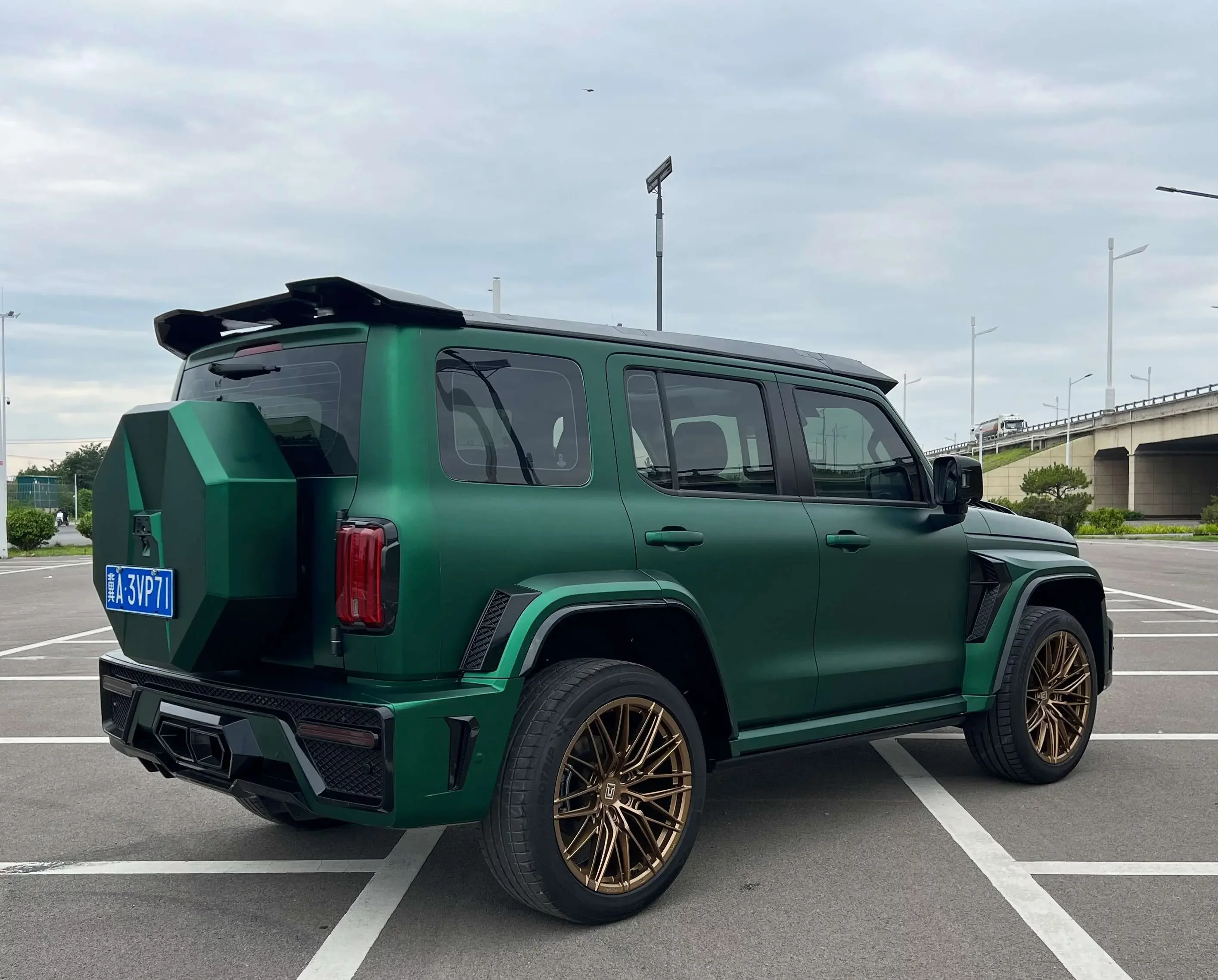 Tank 300