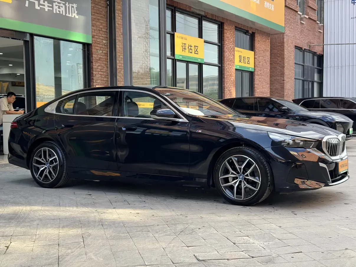 BMW i5