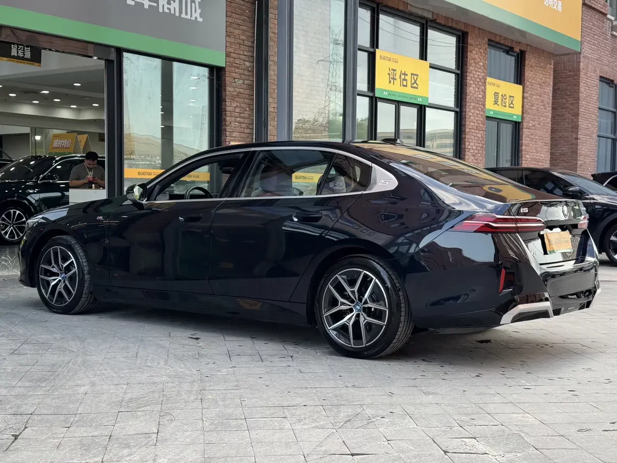 BMW i5