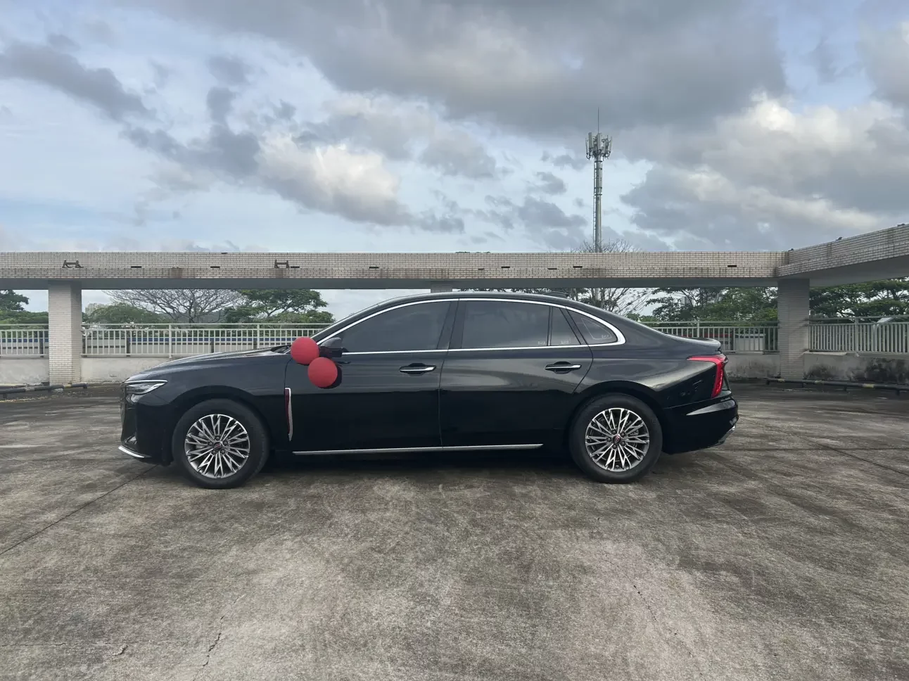 Hongqi H5