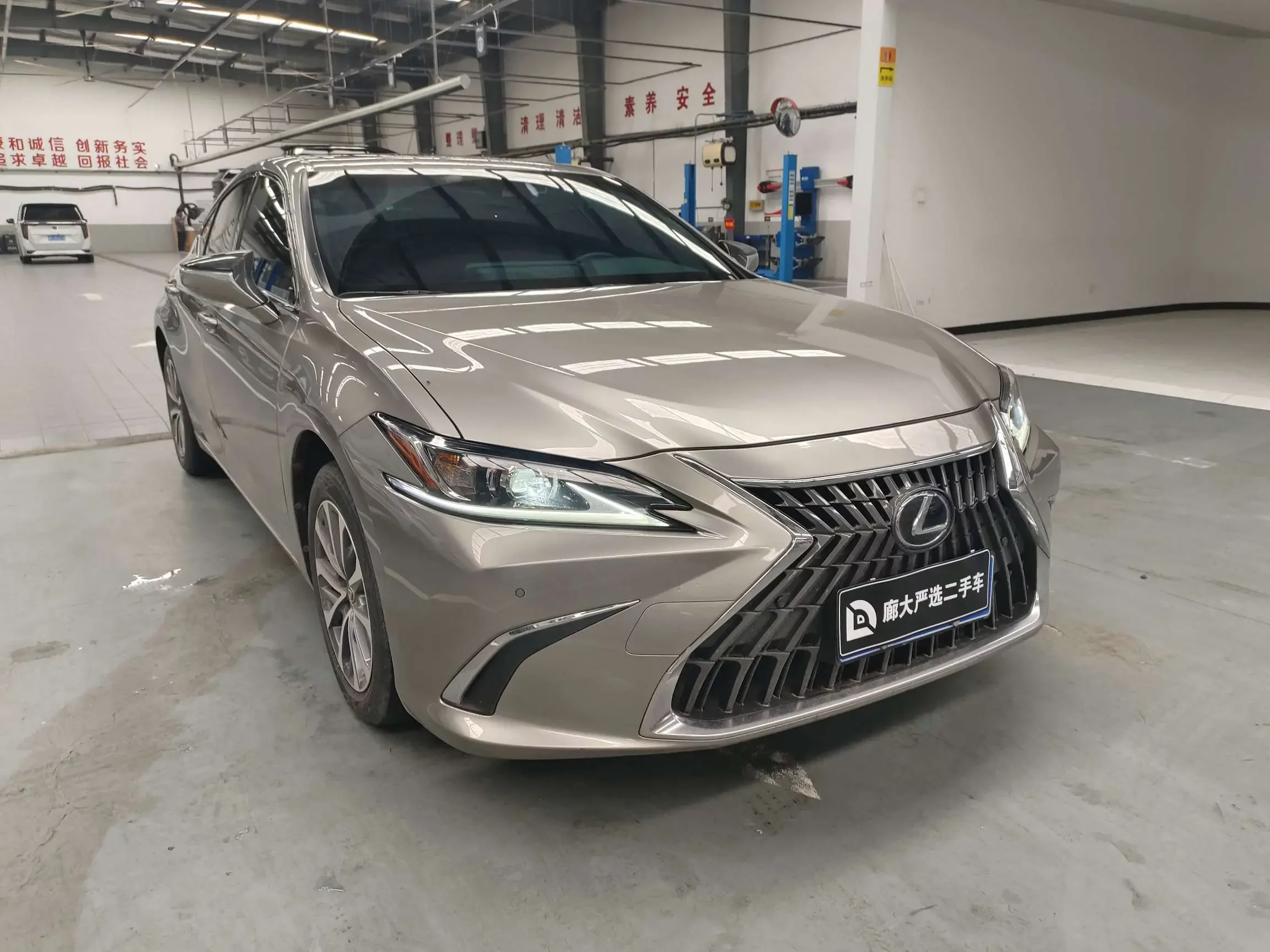 Lexus ES